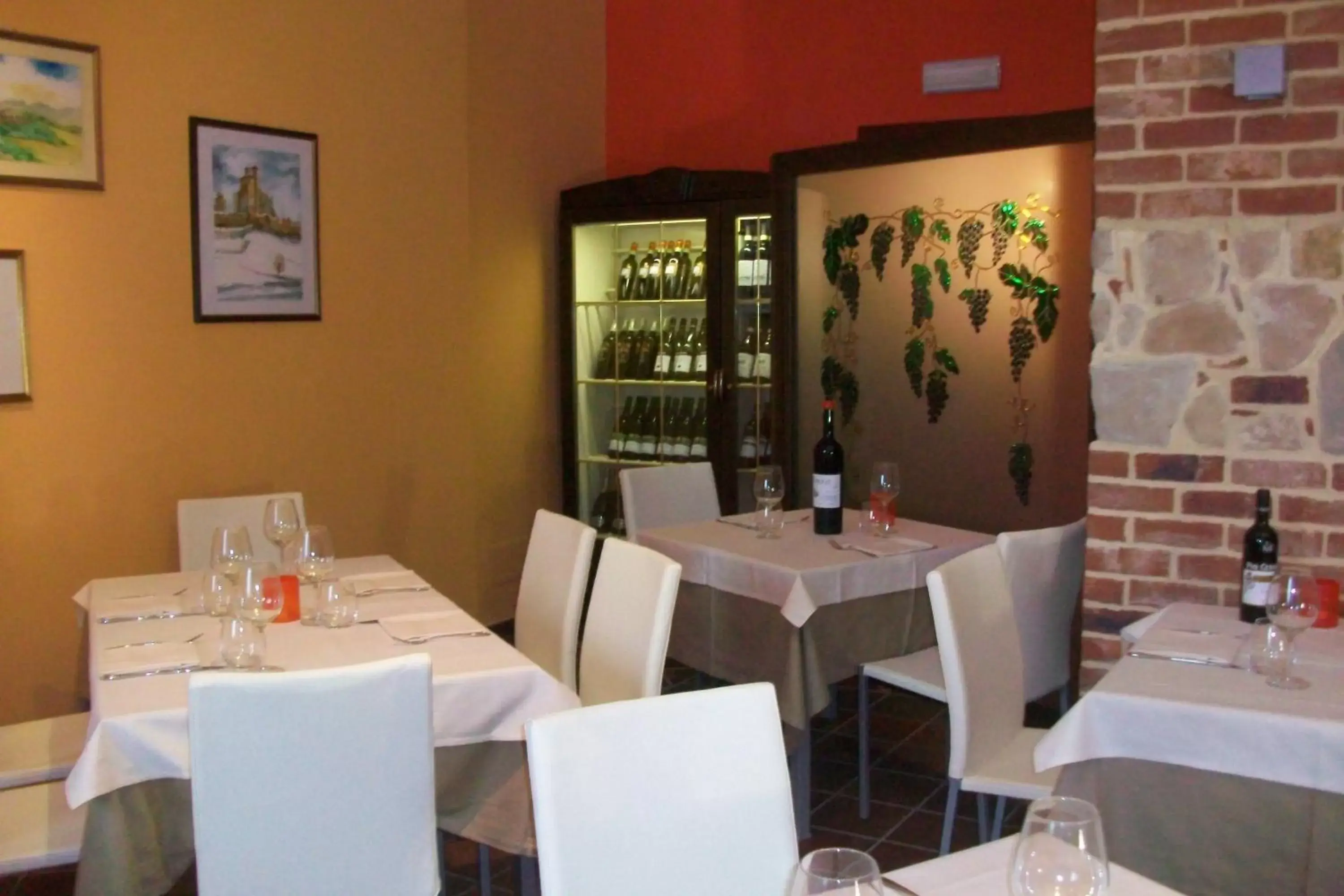 Restaurant/Places to Eat in L'Angolo di Rosina