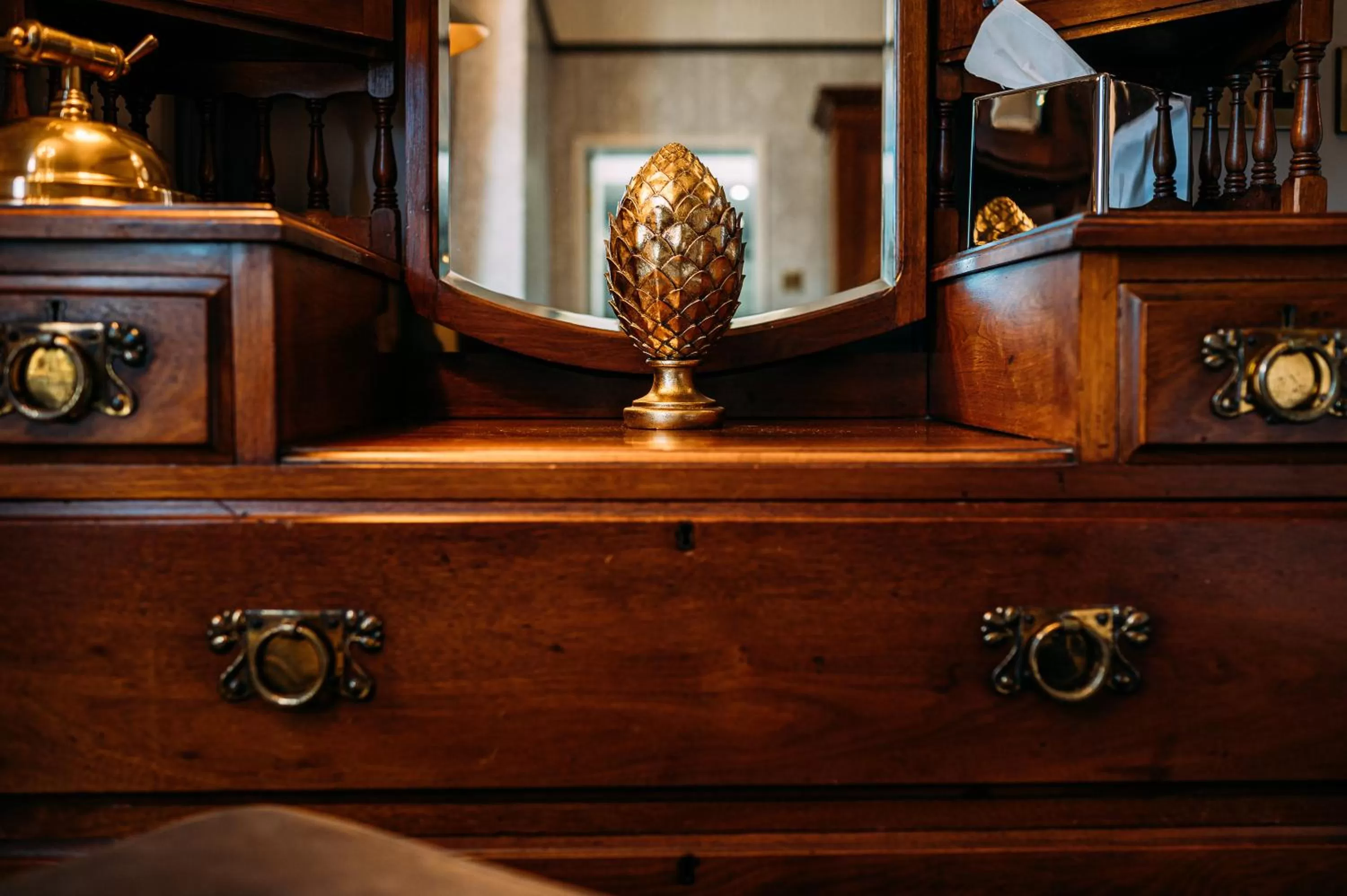 Bedroom in The Queens Hotel