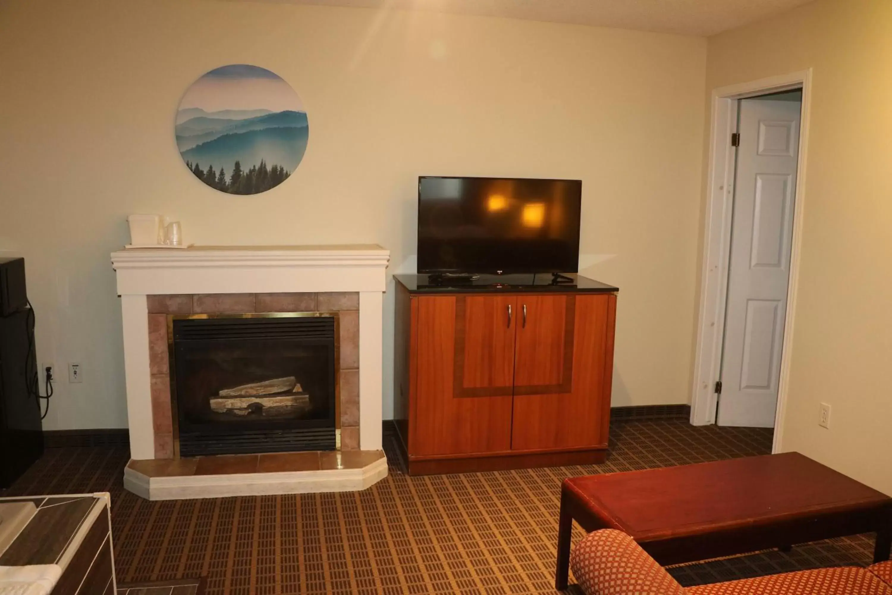 Living room, TV/Entertainment Center in Quality Inn & Suites 1000 Islands