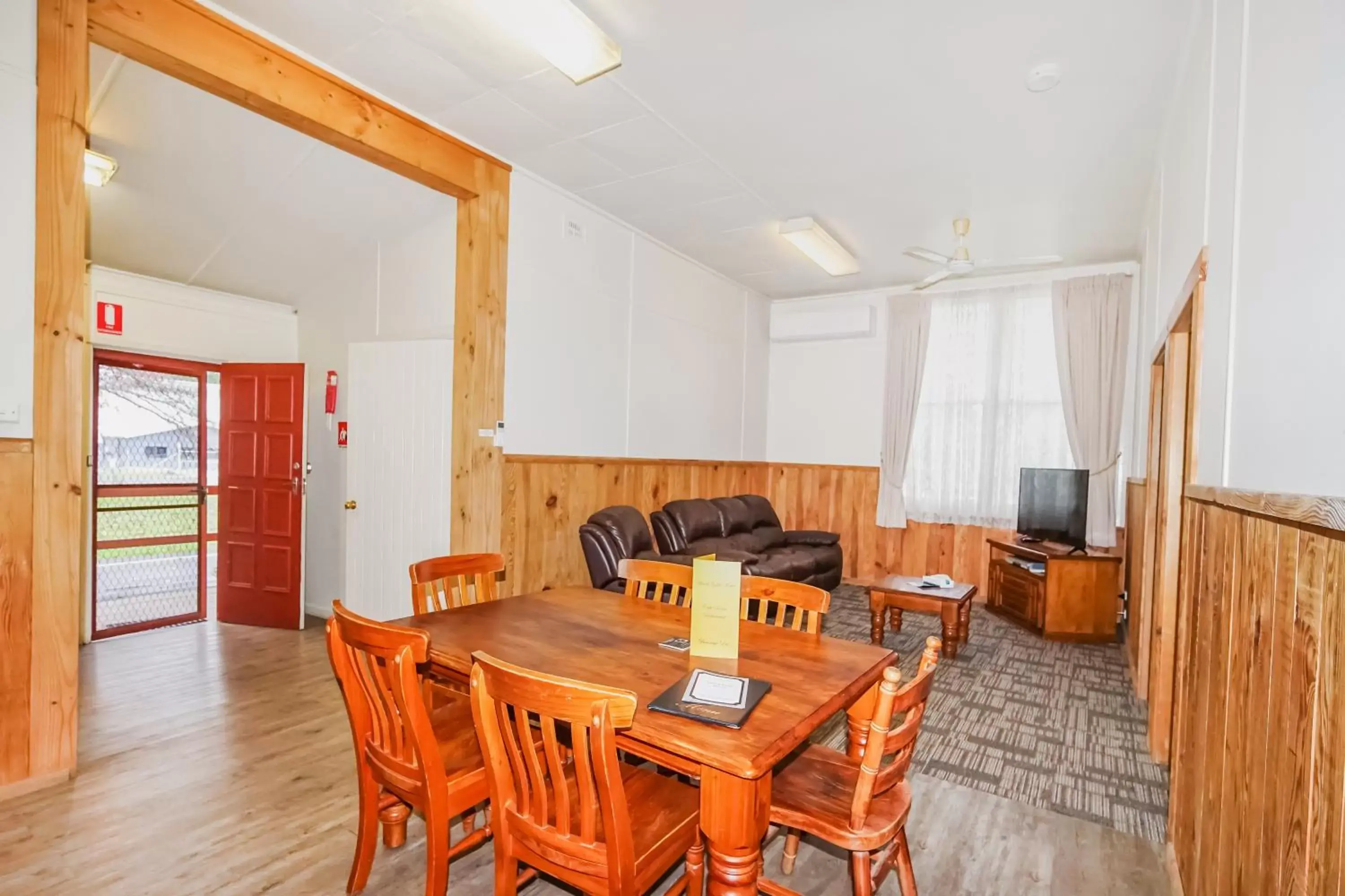 Dining Area in Black Gold Motel