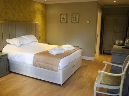 Bedroom, Bed in The Sun Inn