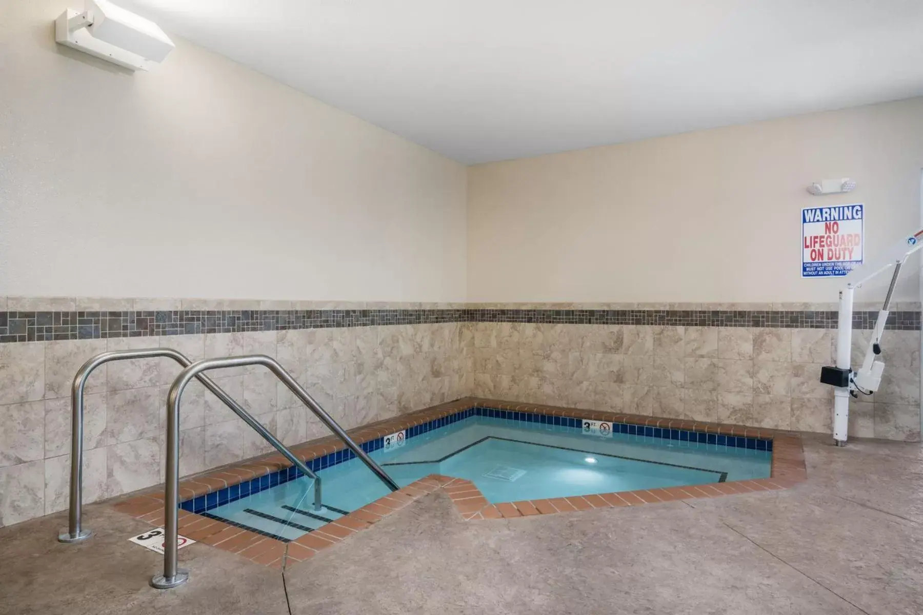 Hot Tub, Swimming Pool in AmericInn by Wyndham Windom