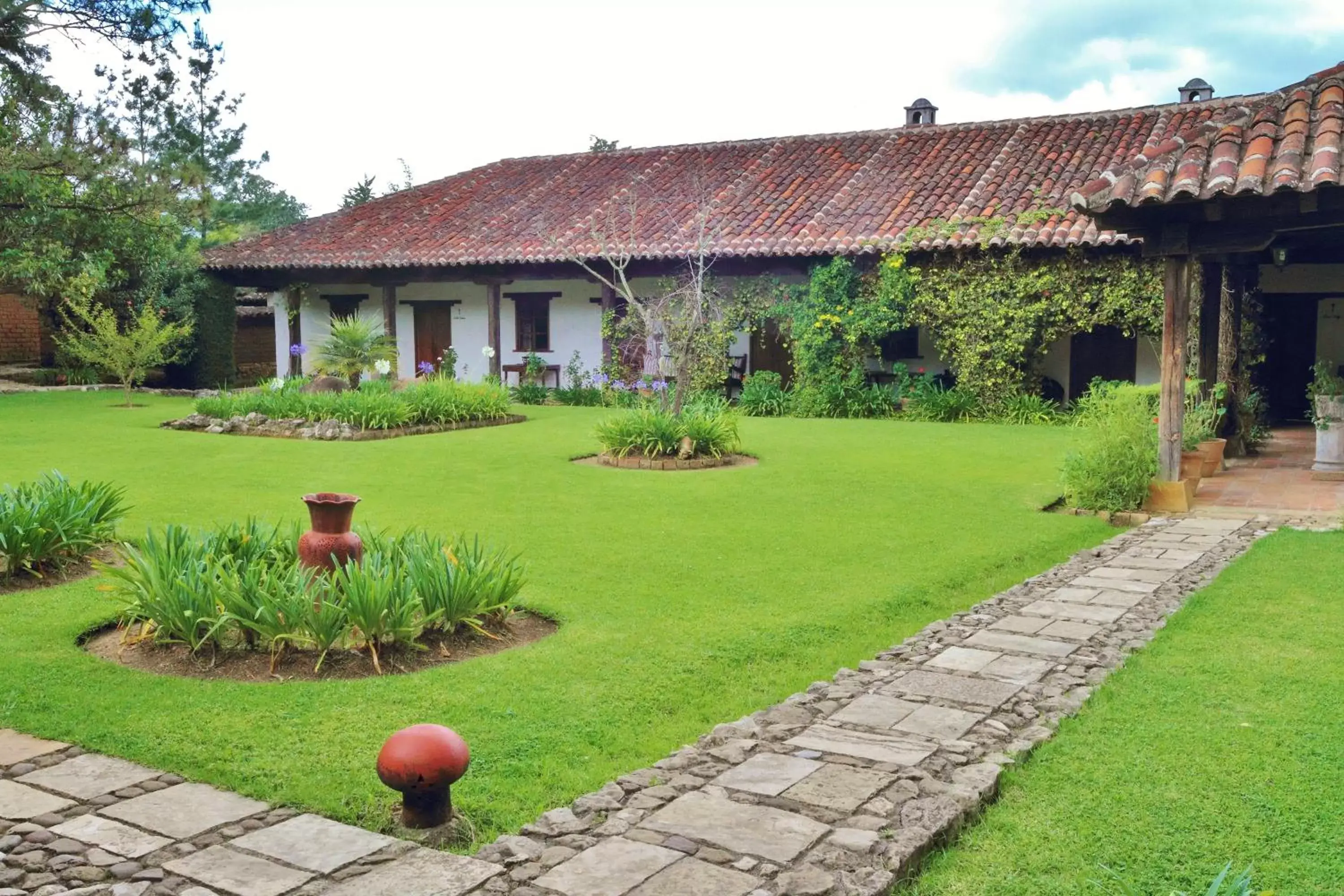 Garden in Uvence Arte + Hotel