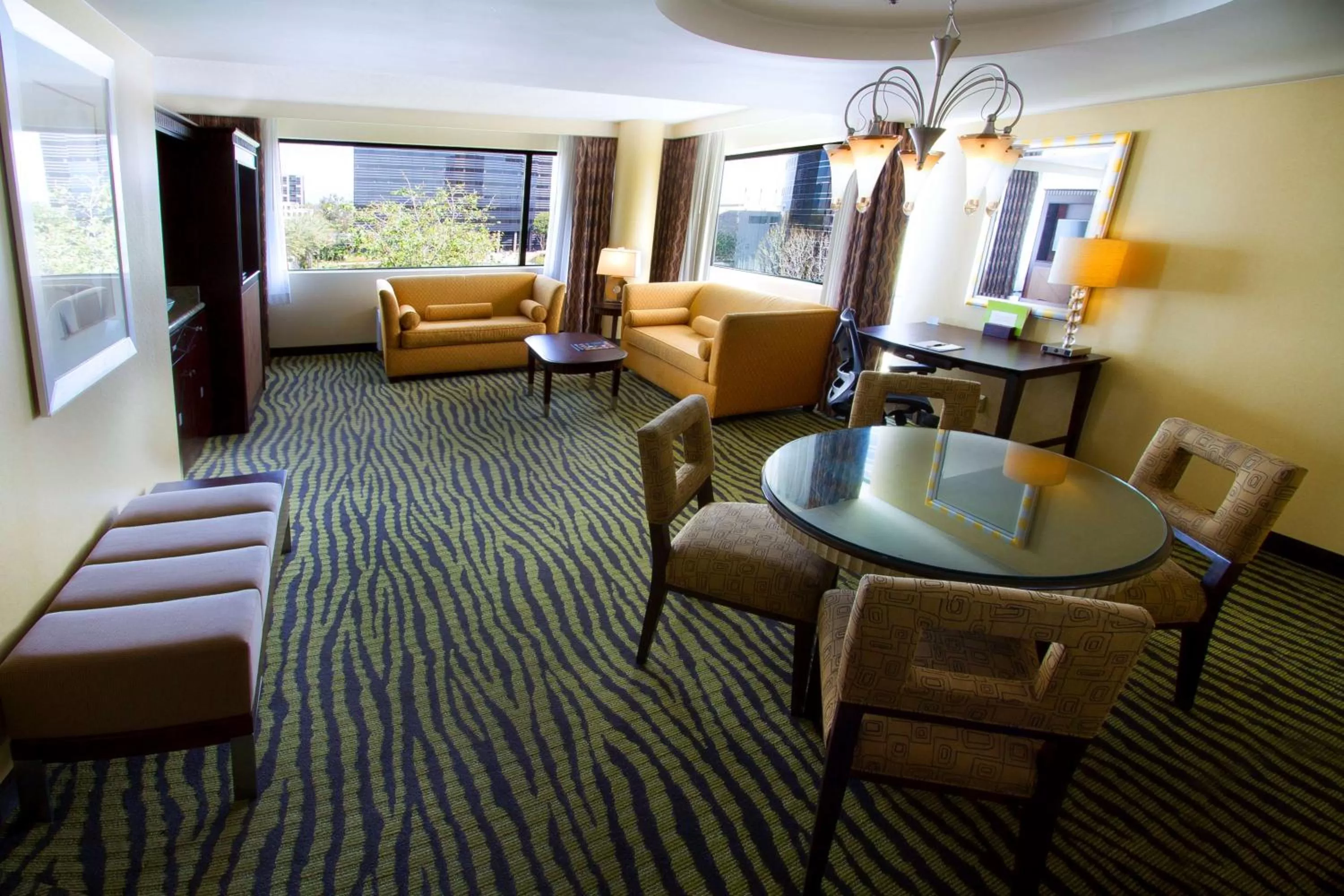 Living room, Seating Area in DoubleTree by Hilton Orange County Airport