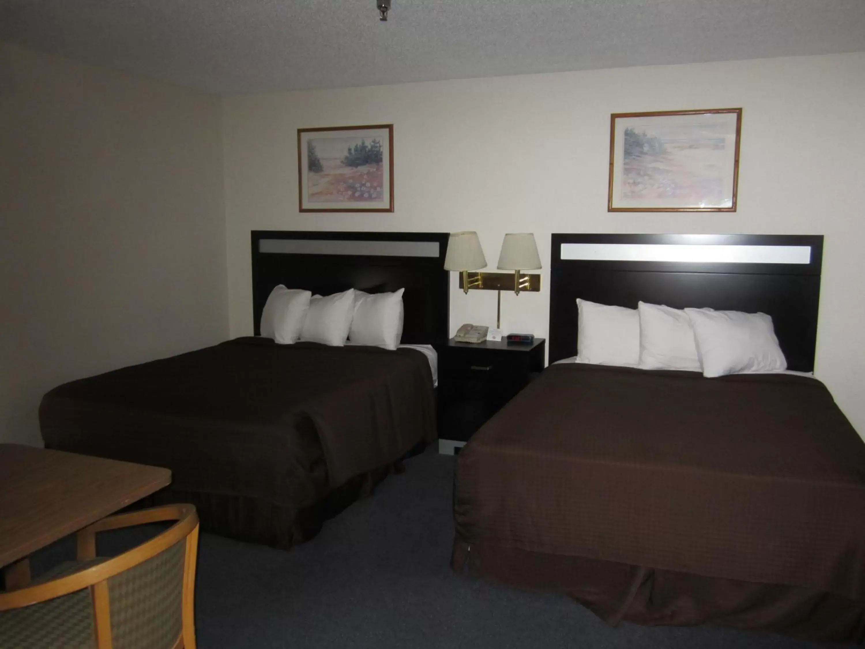 Bedroom, Bed in Super 8 by Wyndham Williams Lake BC