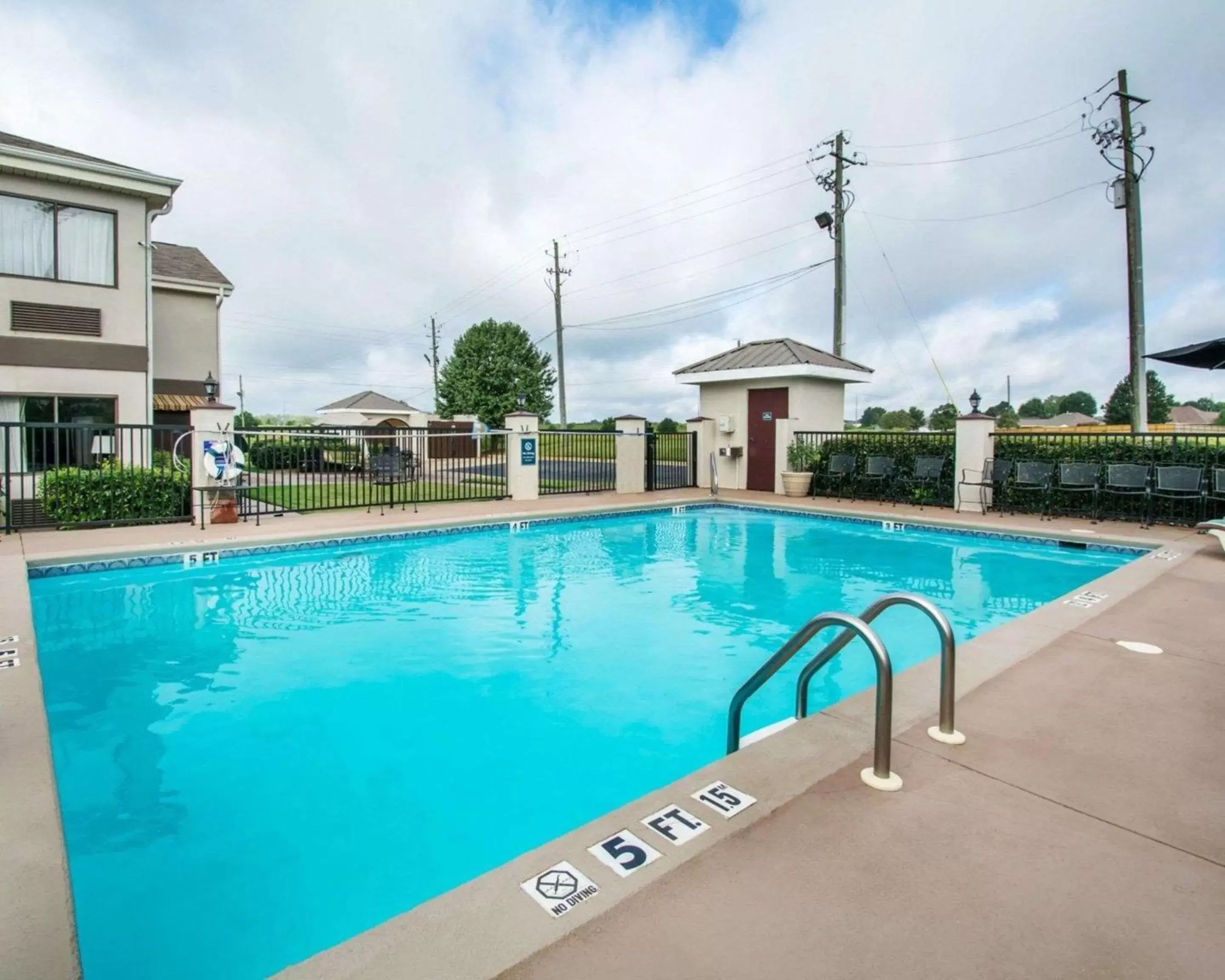 On site, Swimming Pool in Quality Inn Prattville I-65