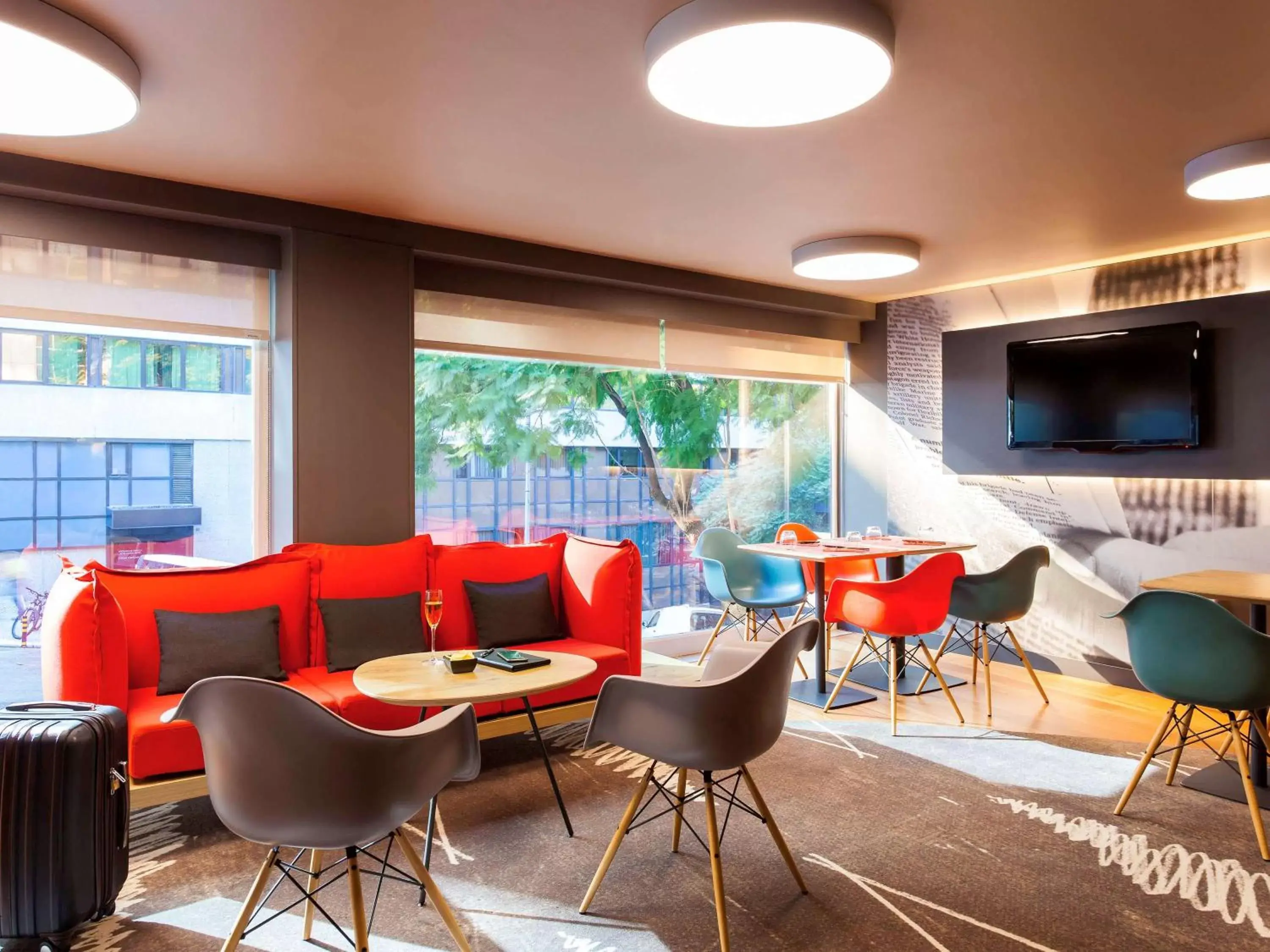 Lounge or bar, Restaurant/Places to Eat in Hotel ibis Lisboa Liberdade