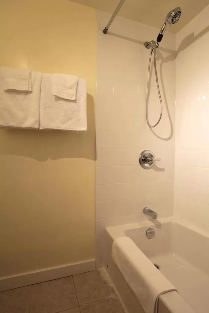 Bathroom in Cherry Tree Inn