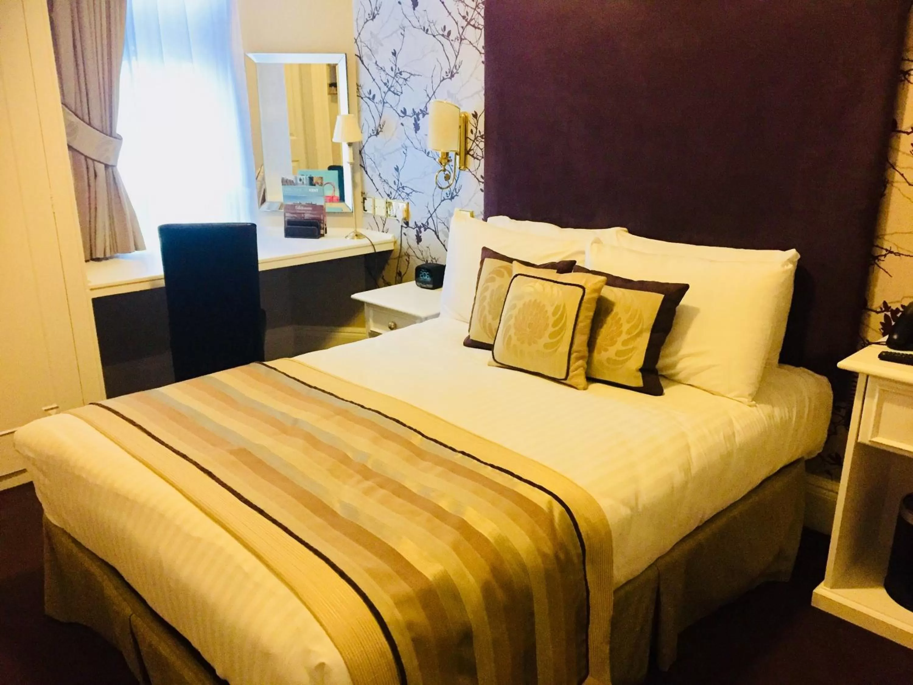 Bed in Burlington Hotel, BW Premier Collection by Best Western