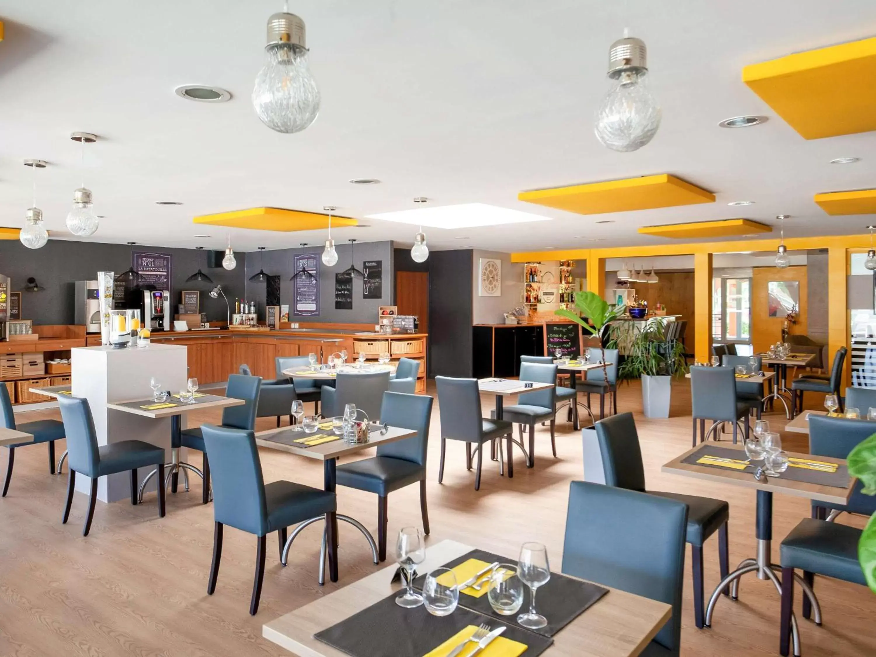 Restaurant/Places to Eat in ibis Montélimar Nord