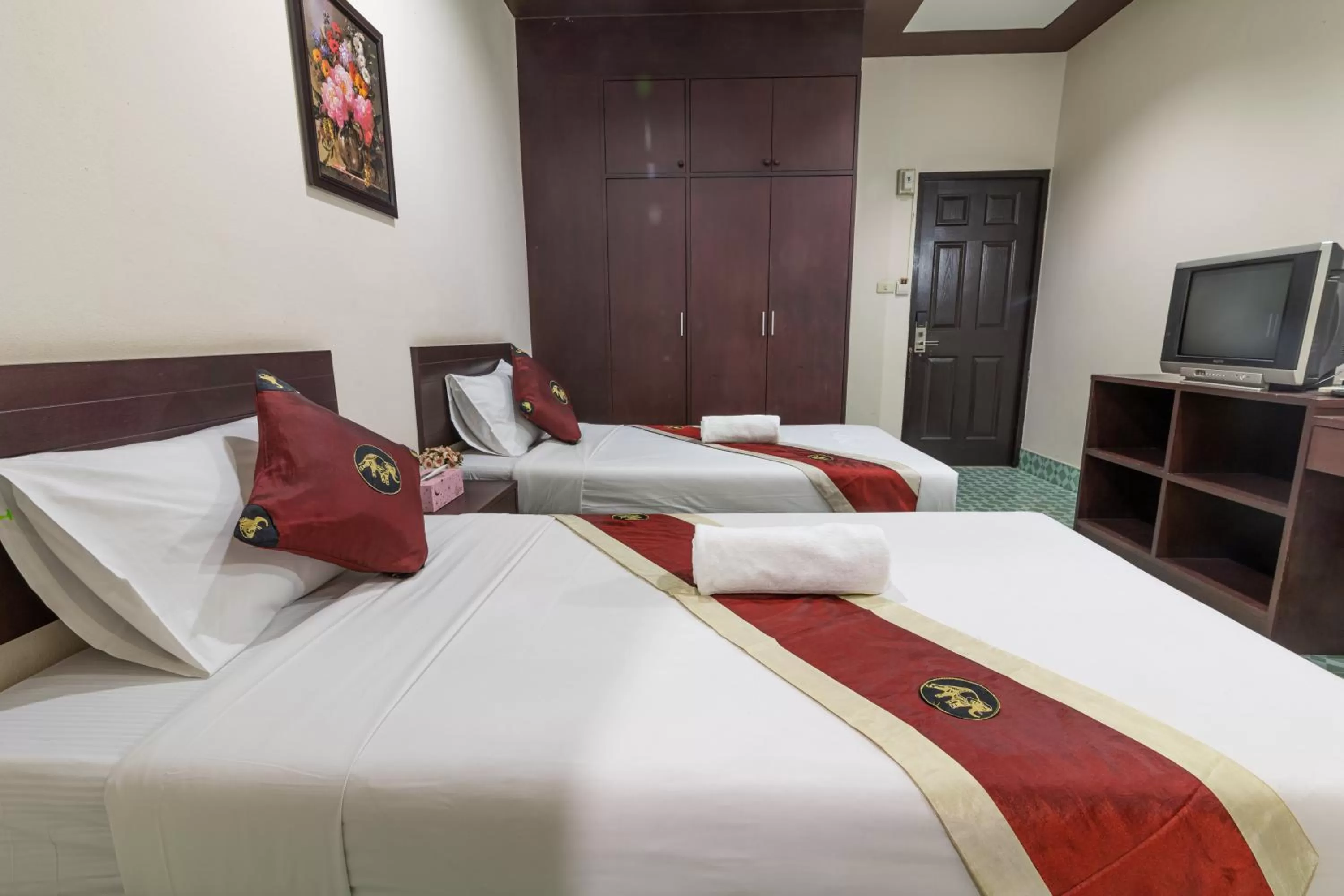 Standard Twin Room in JJ hut hotel