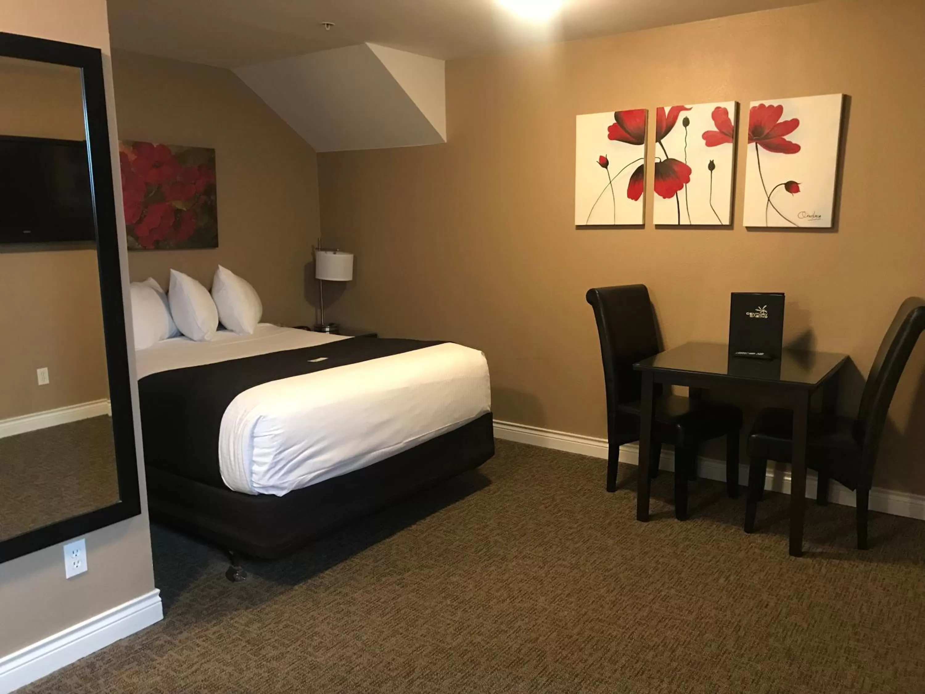 Photo of the whole room, Bed in Century Casino & Hotel Cripple Creek