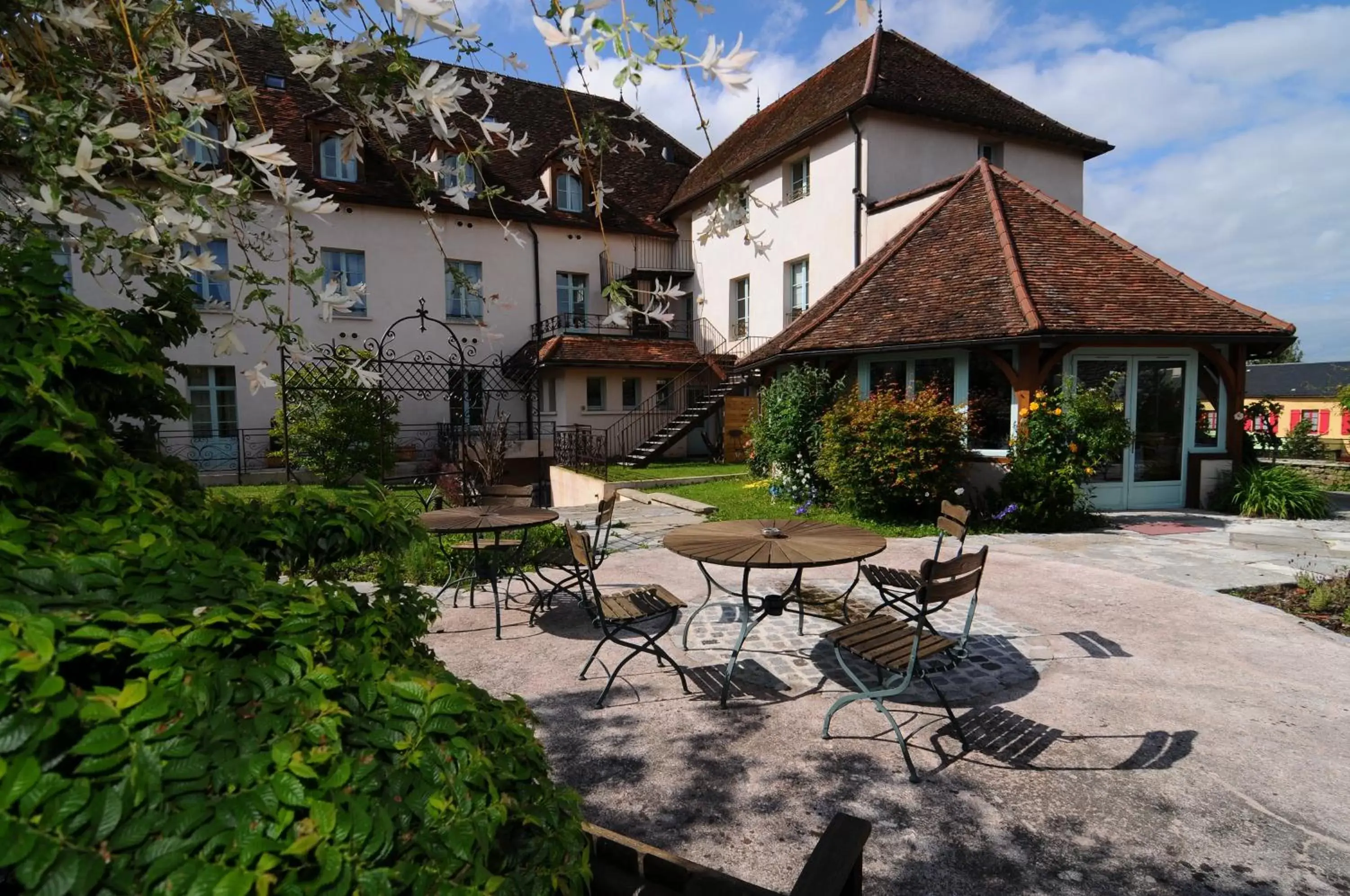 Balcony/Terrace, Property Building in Hostellerie de la Tour d'Auxois