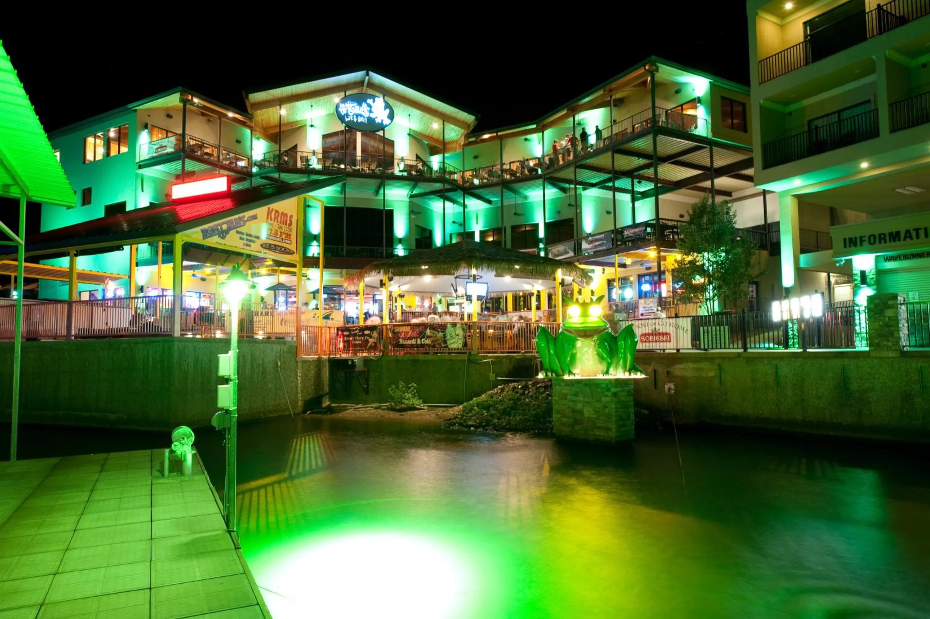 Facade/entrance in Camden on the Lake Resort