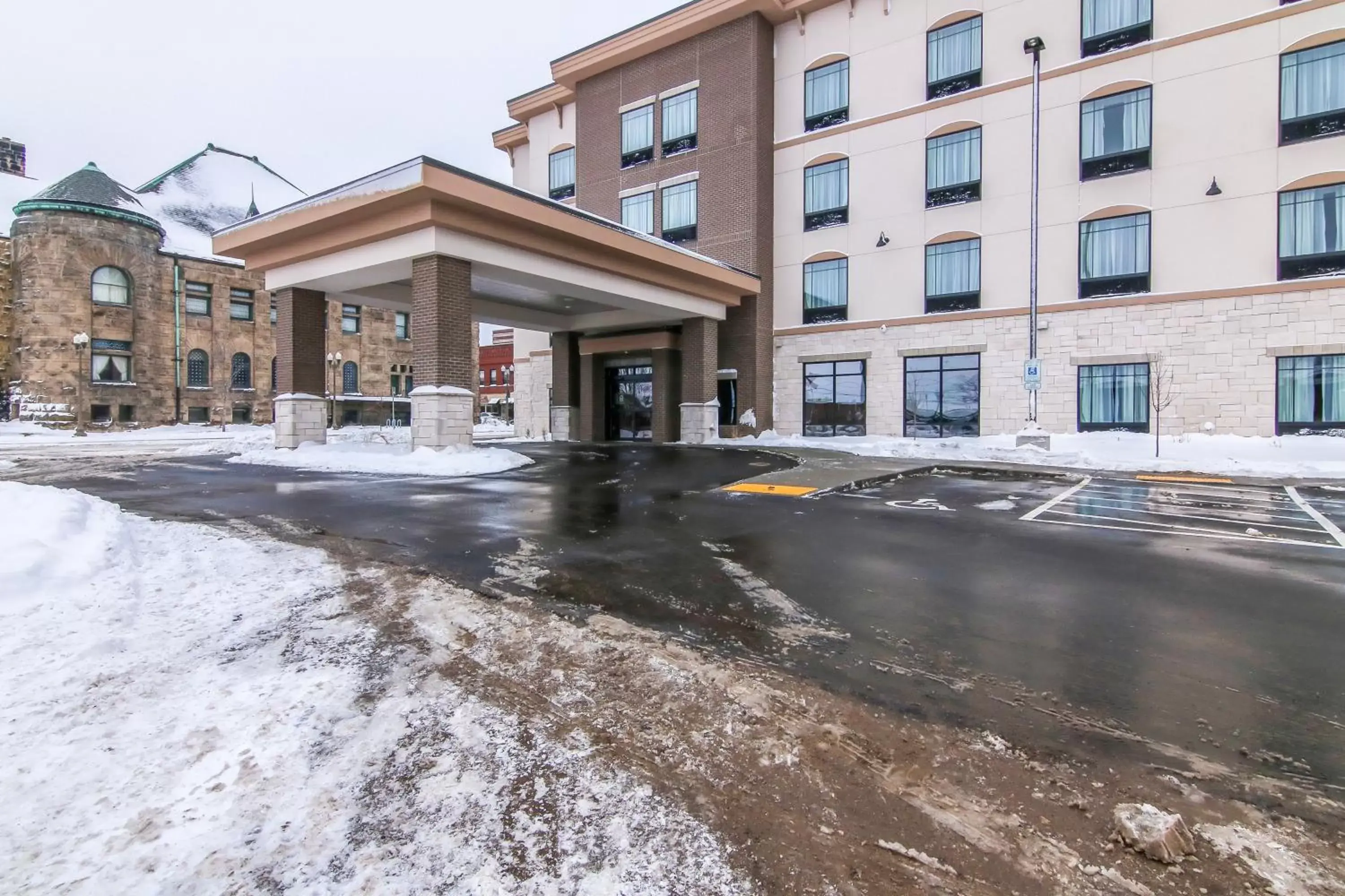 Facade/entrance in Cobblestone Inn & Suites - Menomonie/UW-Stout Facade/entrance in Cobblestone Inn & Suites - Menomonie/UW-Stout