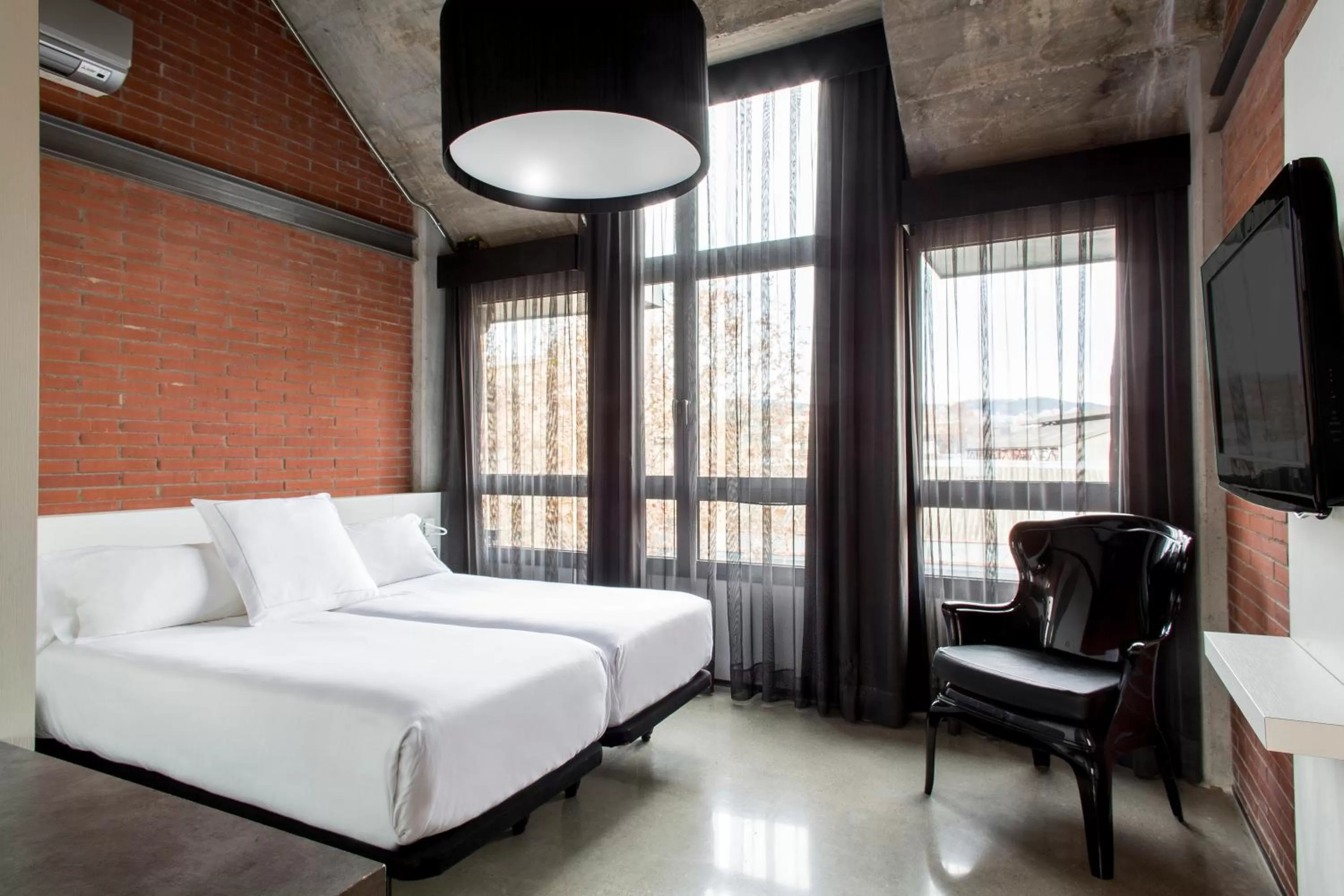 Bed in Barcelona Apartment Republica