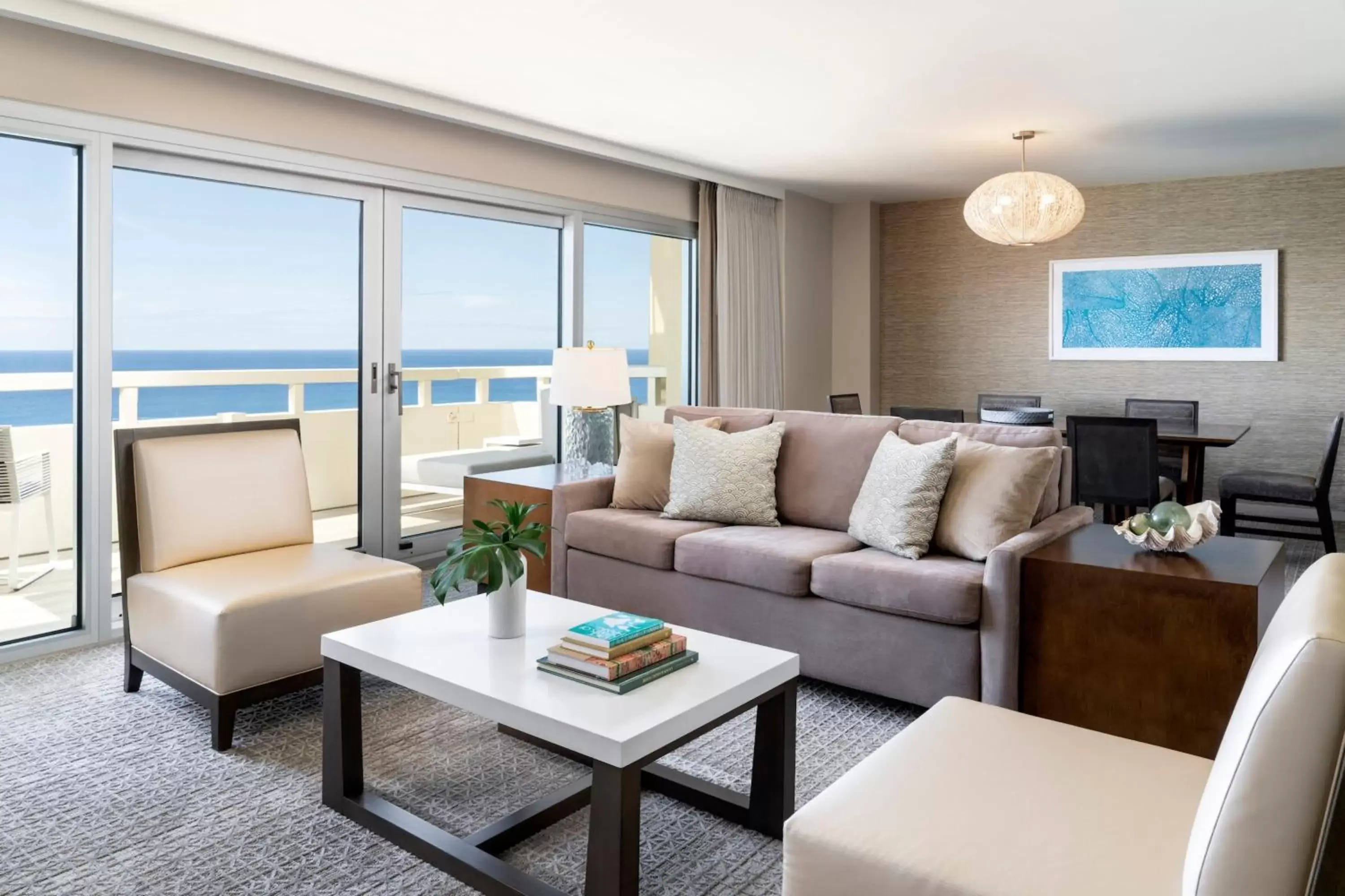 Living room, Seating Area in Sheraton Waikiki