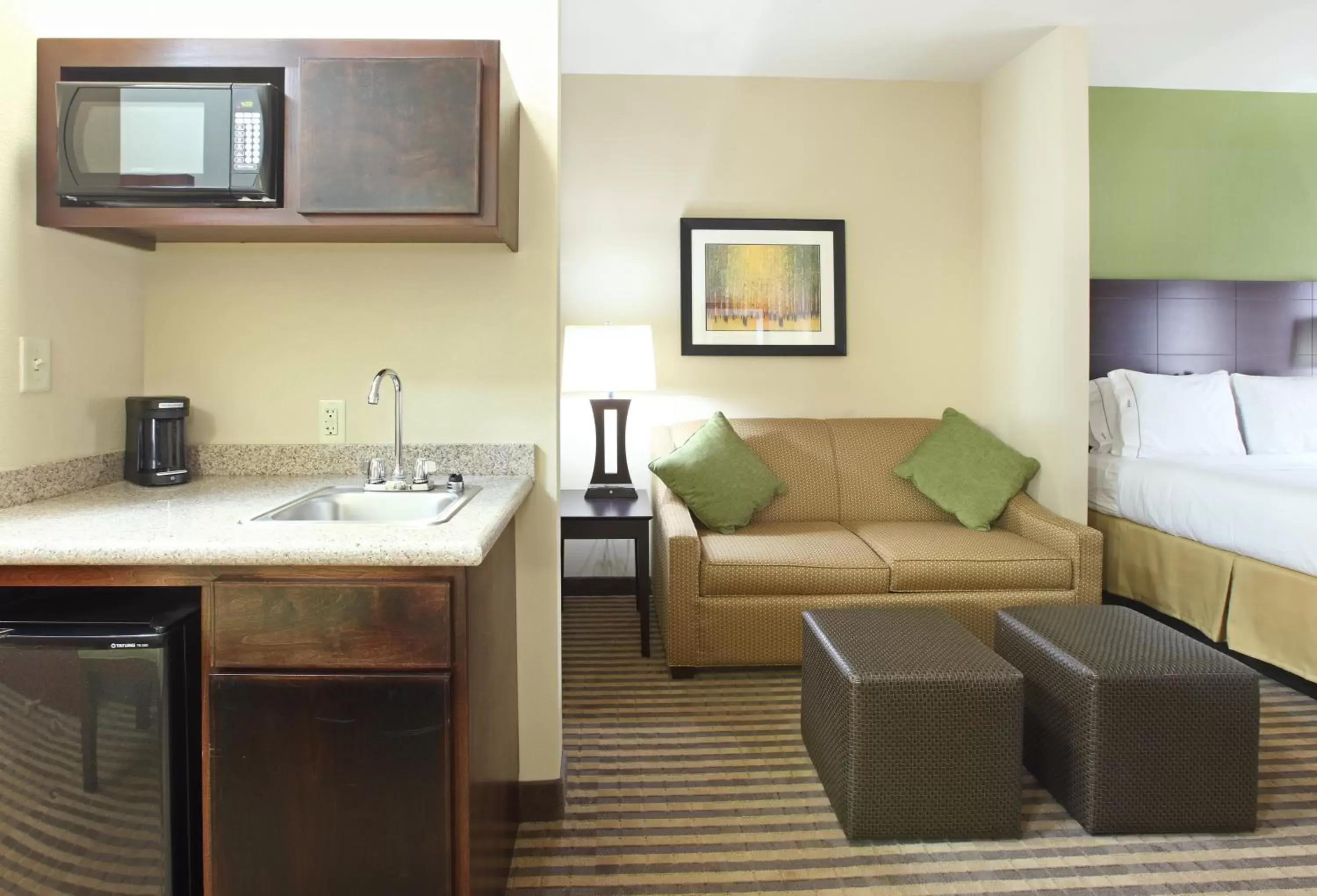 Bedroom, Kitchen/Kitchenette in Holiday Inn Express & Suites Maumelle, an IHG Hotel