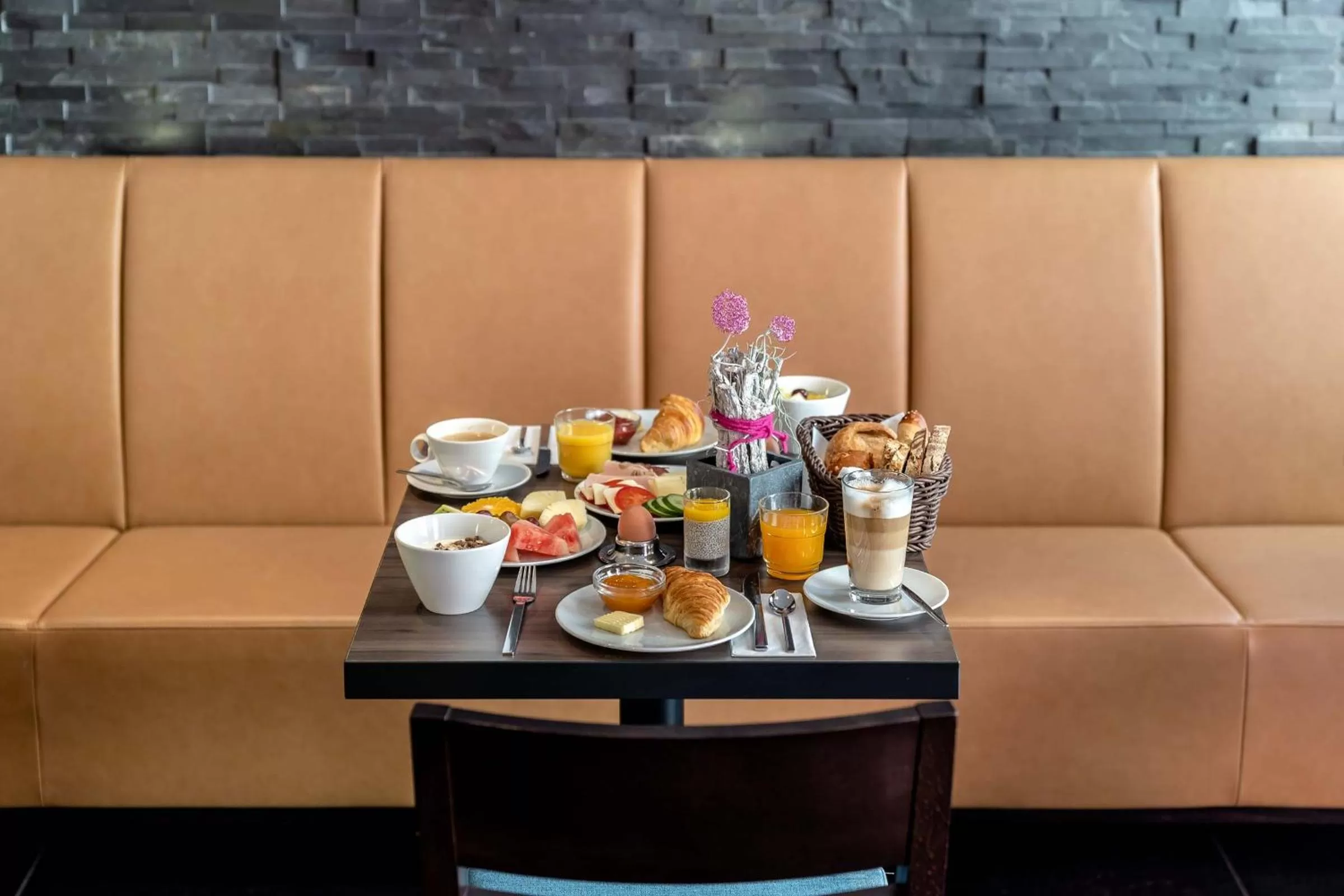 Food and drinks in Altstadthotel Guesthouse Die Galerie