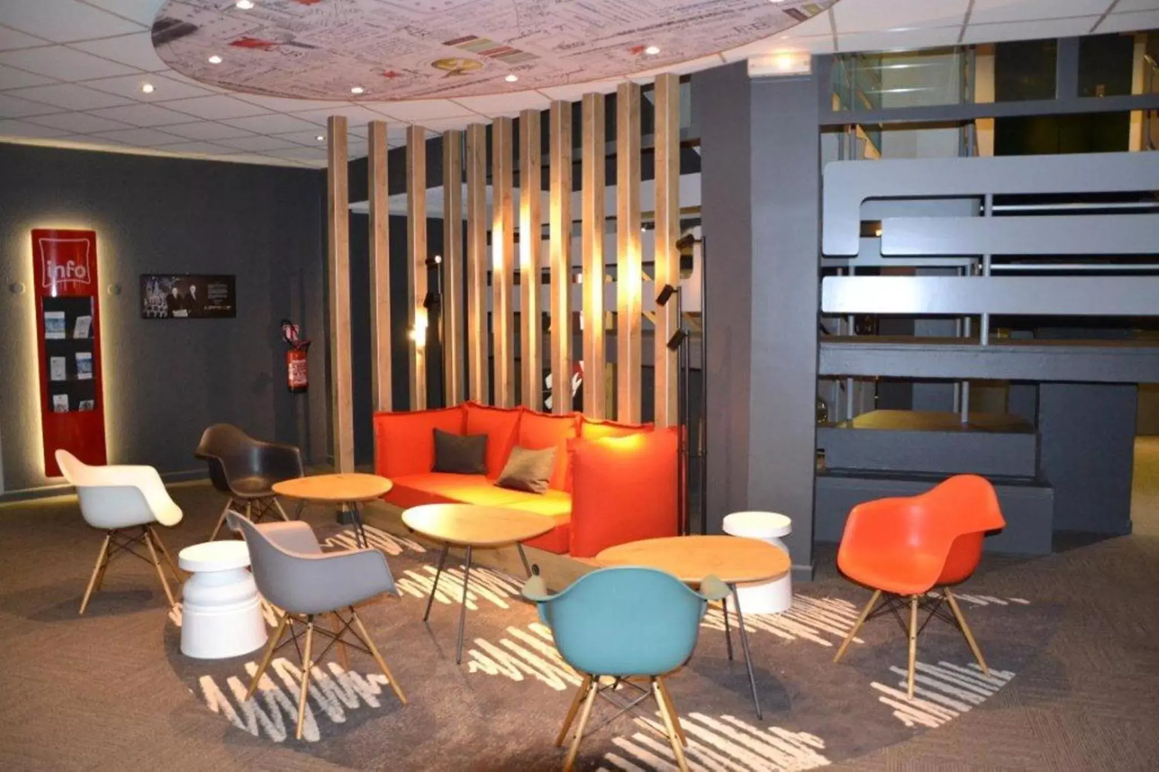 Lobby or reception, Lounge/Bar in ibis Bordeaux Lac