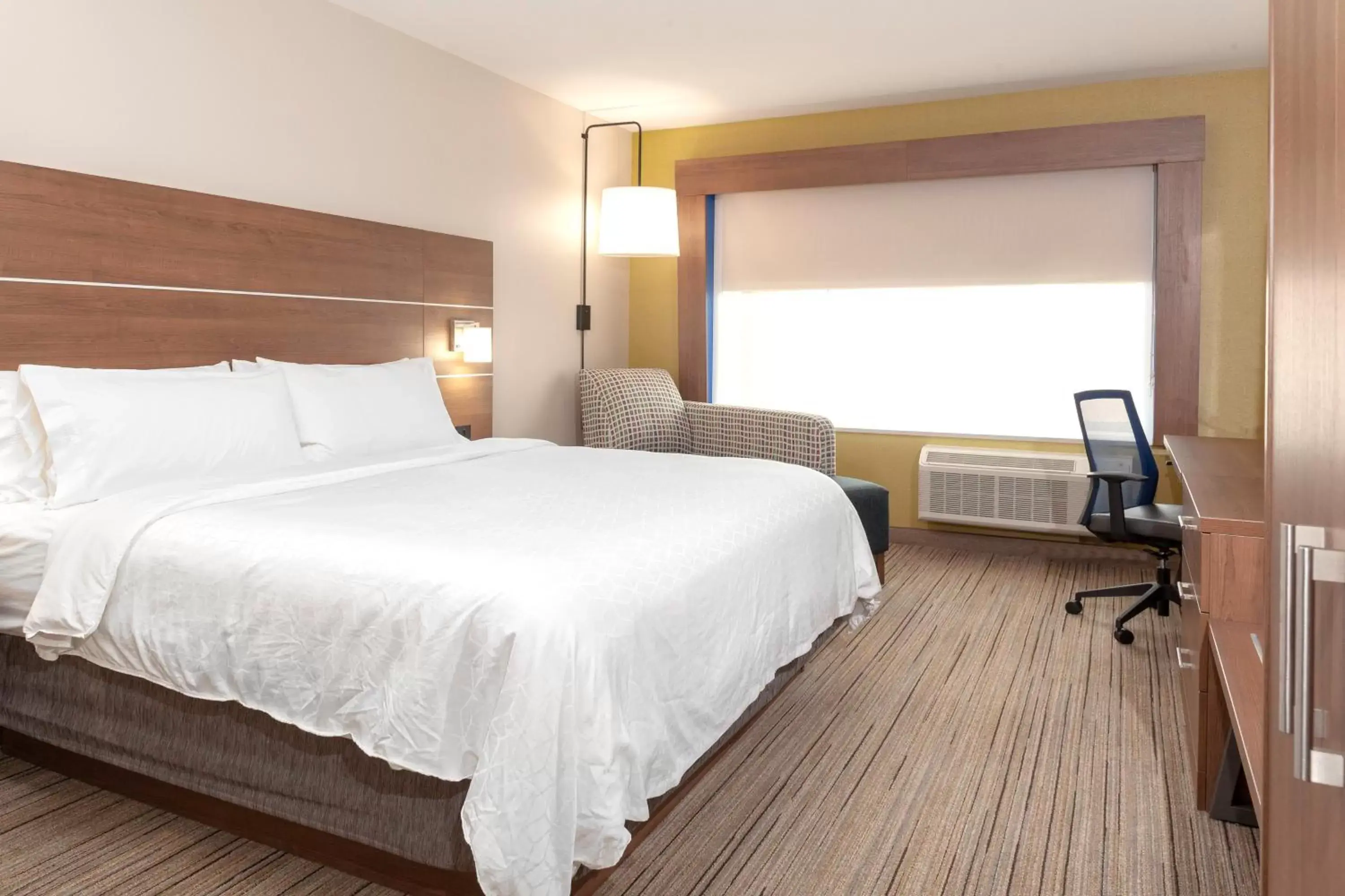 King Room - Hearing Accessible - Non-Smoking in Holiday Inn Express & Suites - Gilbert - East Mesa, an IHG Hotel King Room - Hearing Accessible - Non-Smoking in Holiday Inn Express & Suites - Gilbert - East Mesa, an IHG Hotel
