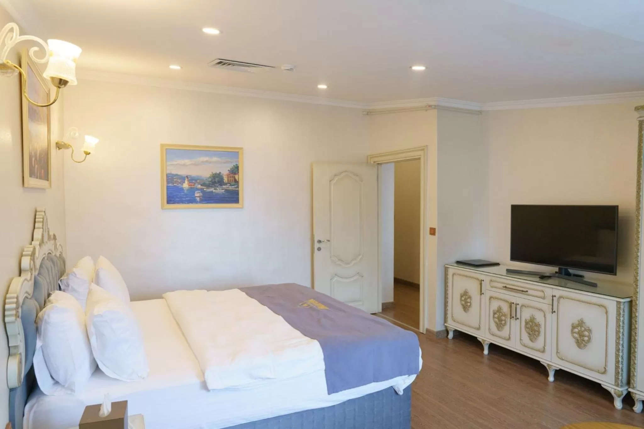 Bedroom, Bed in Almadina Hotel Istanbul