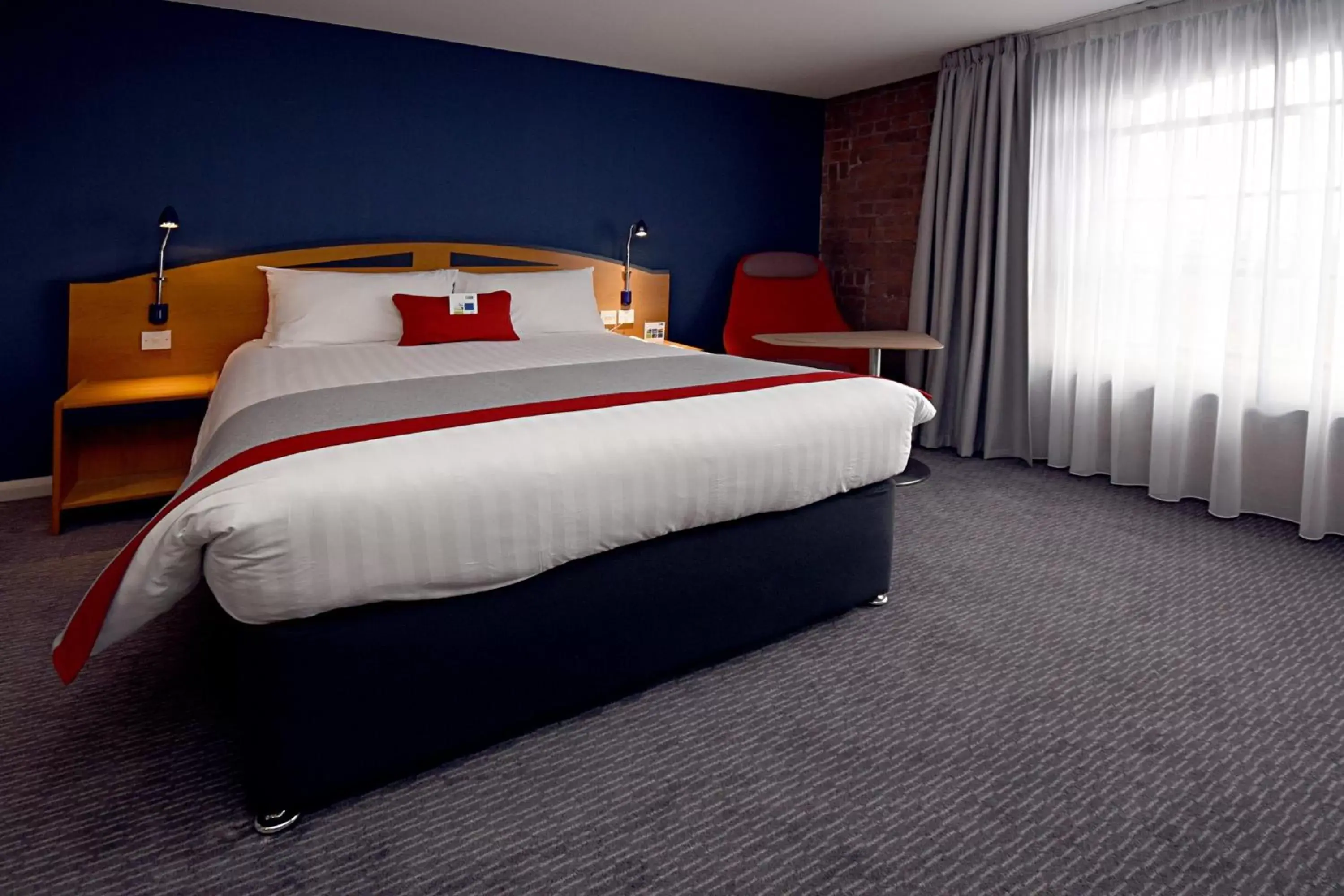 Photo of the whole room, Bed in Holiday Inn Express Liverpool-Albert Dock, an IHG Hotel