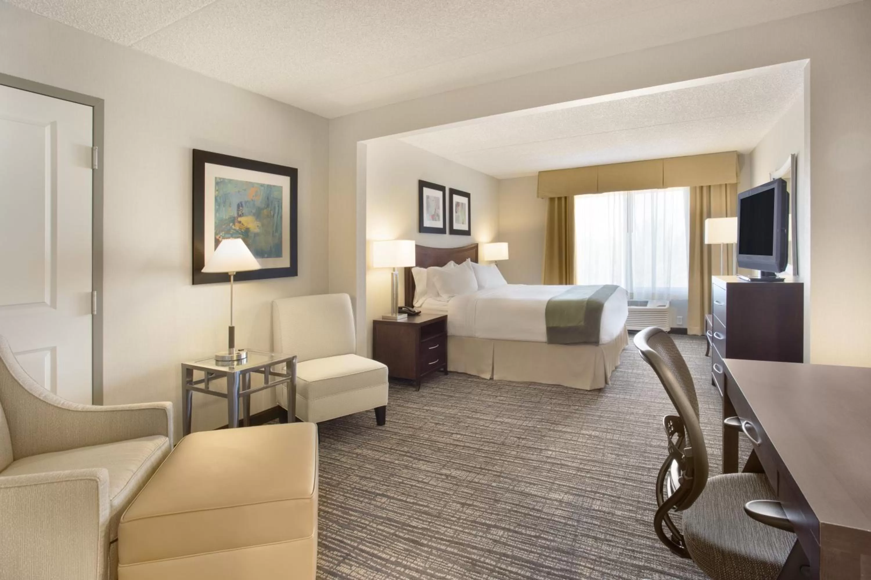 Photo of the whole room, Bed in Holiday Inn Scottsdale North- Airpark by IHG