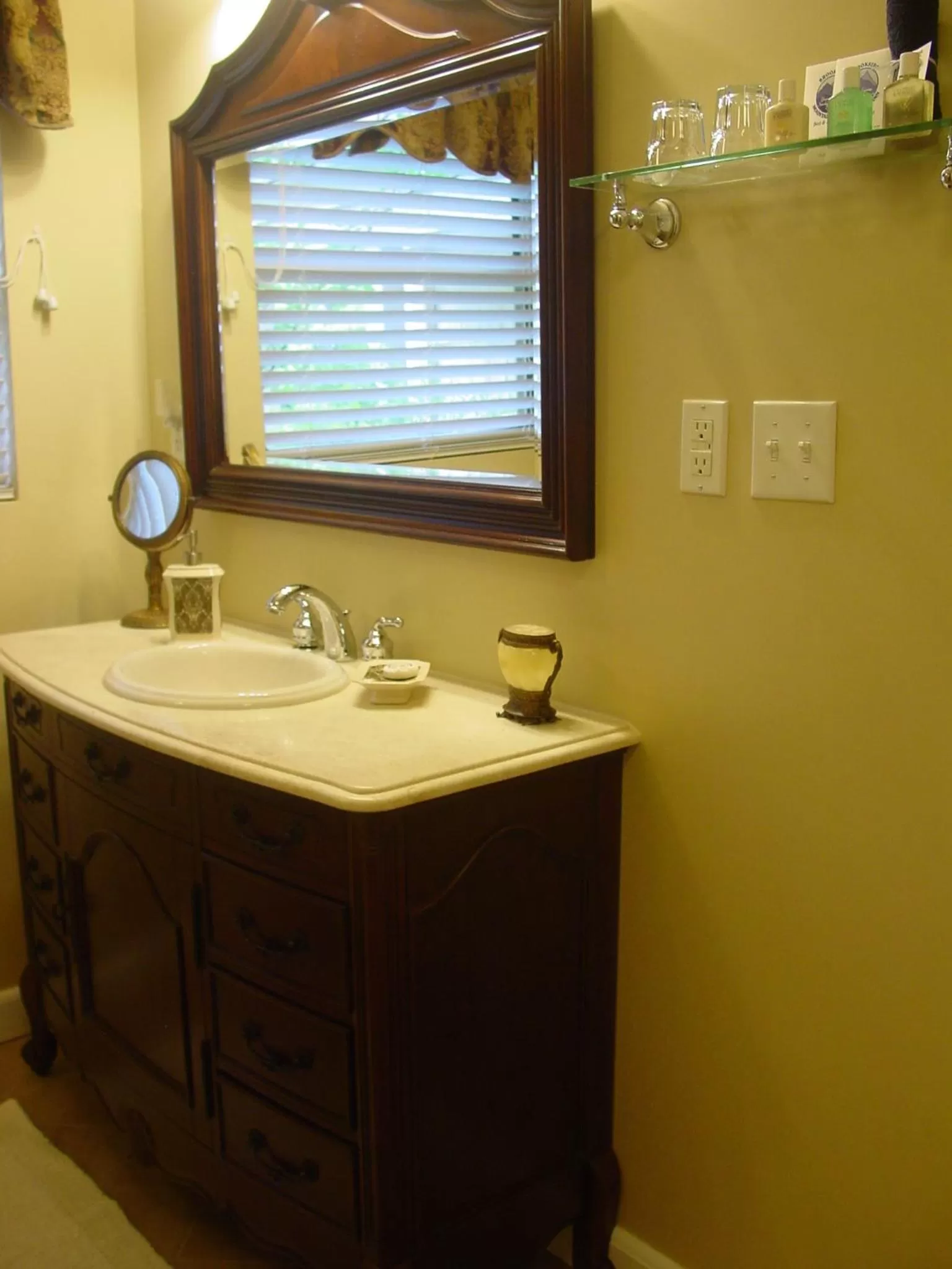 Bathroom in Brookside Mountain Mist Inn