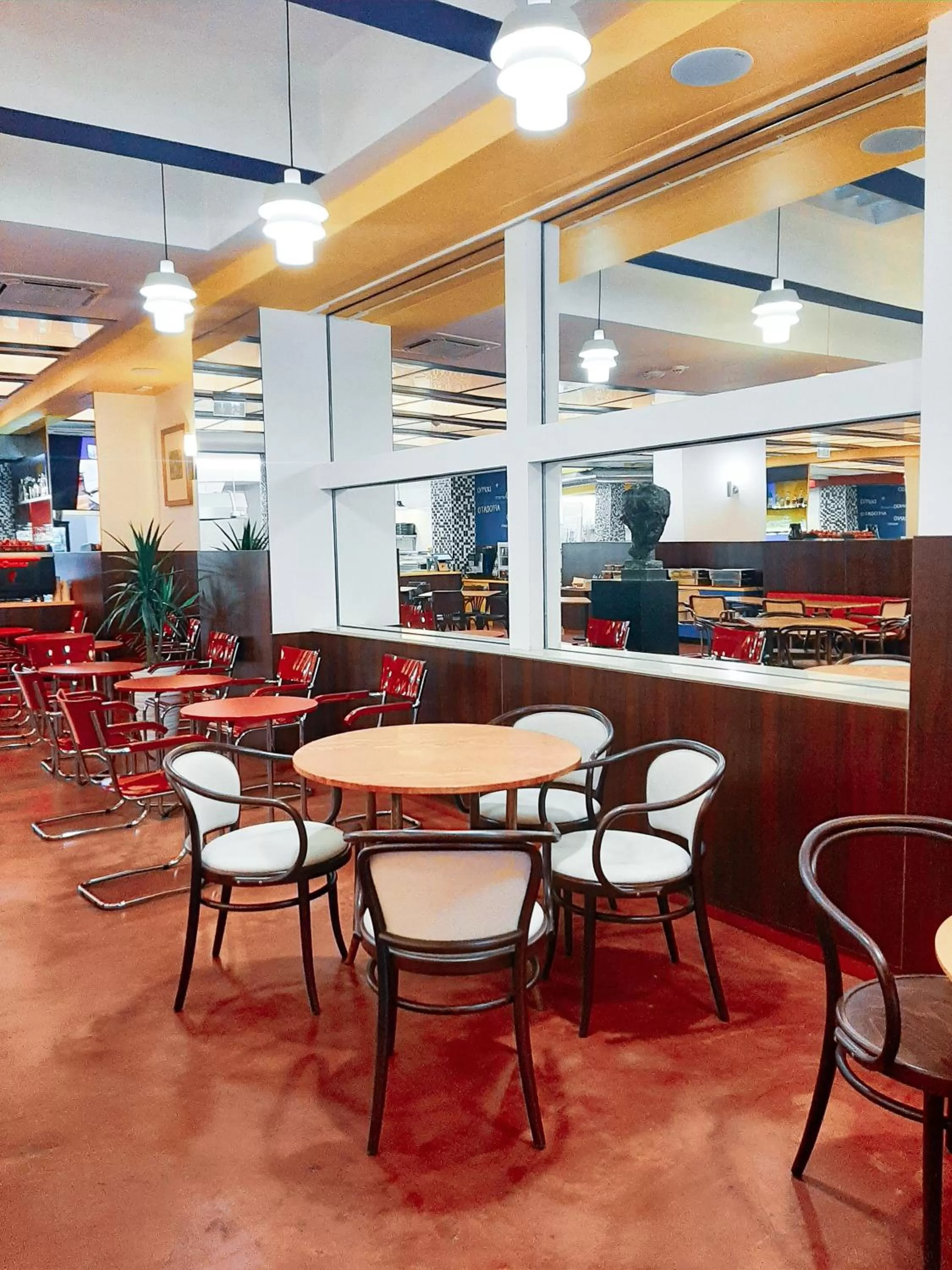 Restaurant/places to eat in Hotel Avion - National Cultural Monument - ICONIC HOUSES ORG