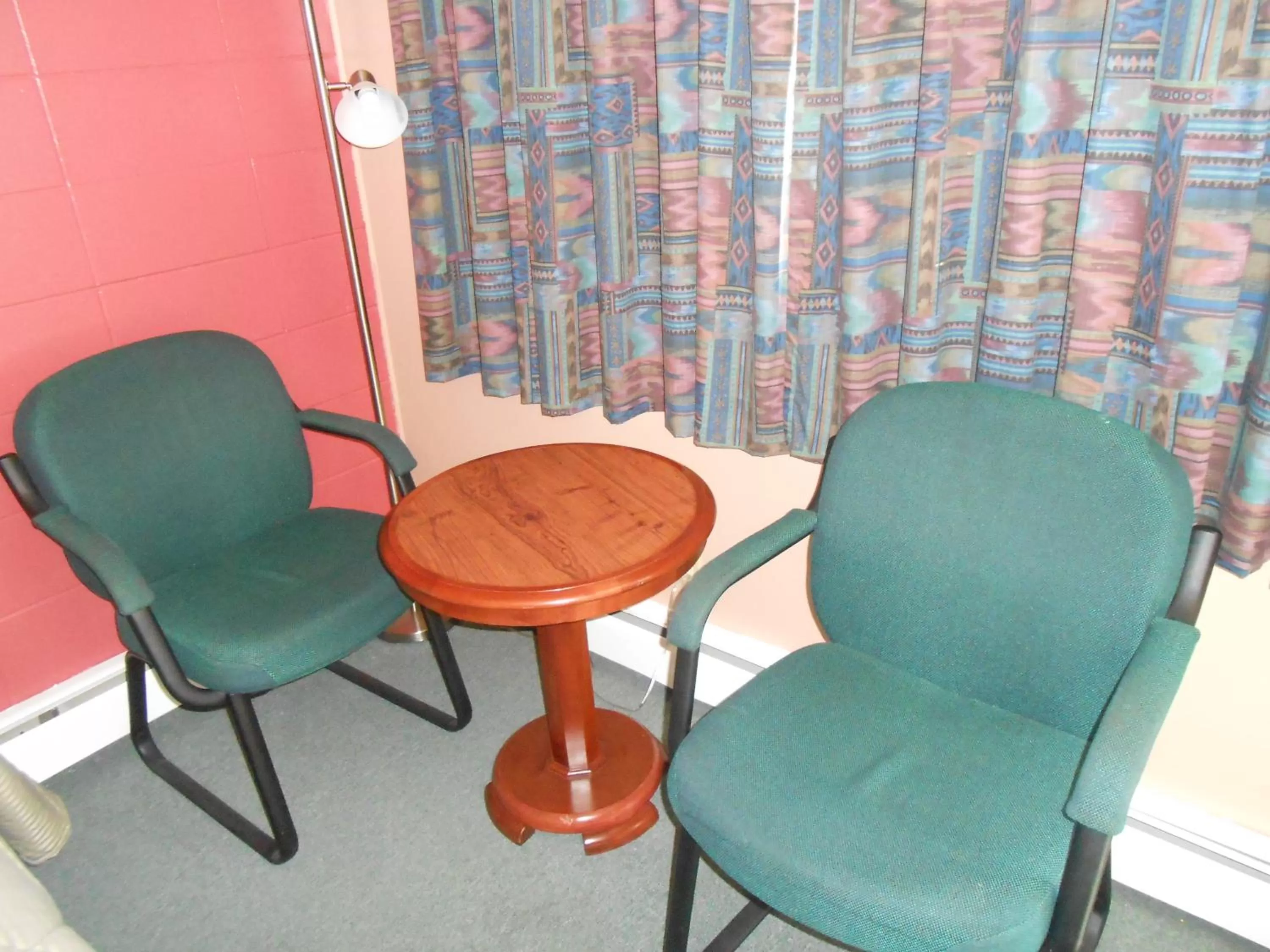 Seating area in Aquarius Motel
