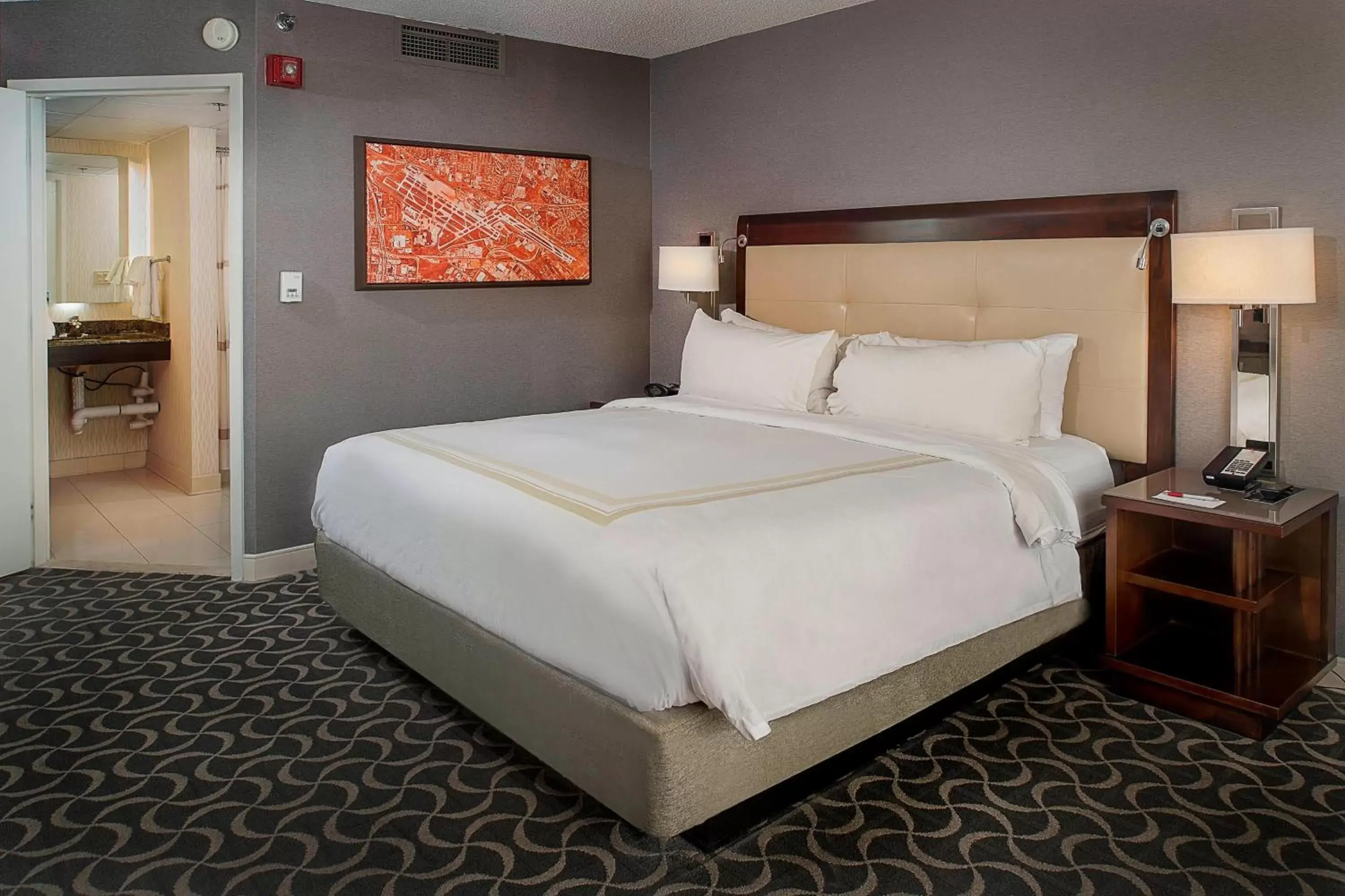 Photo of the whole room, Bed in Marriott St. Louis Airport