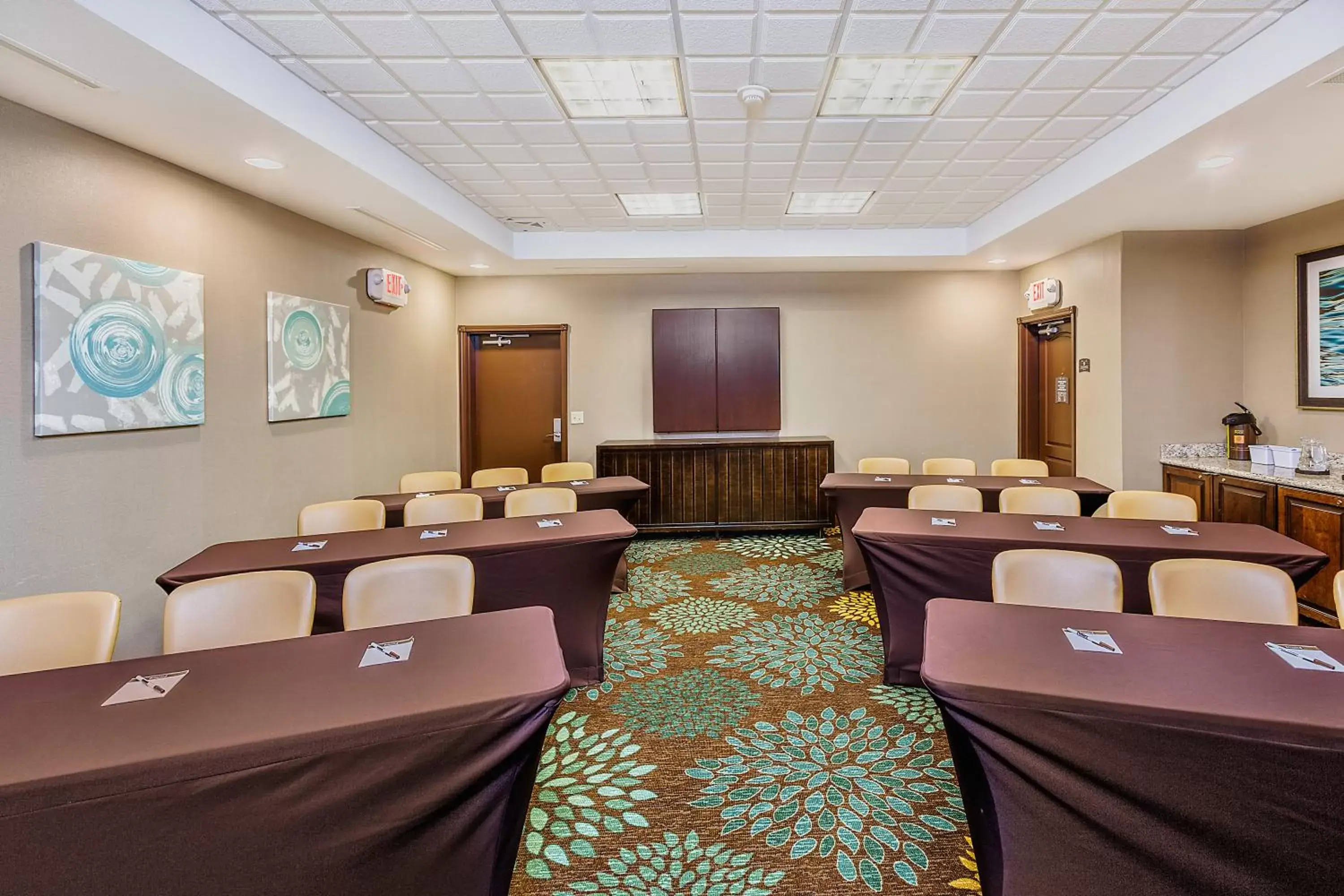 Meeting/conference room in Staybridge Suites Bismarck, an IHG Hotel