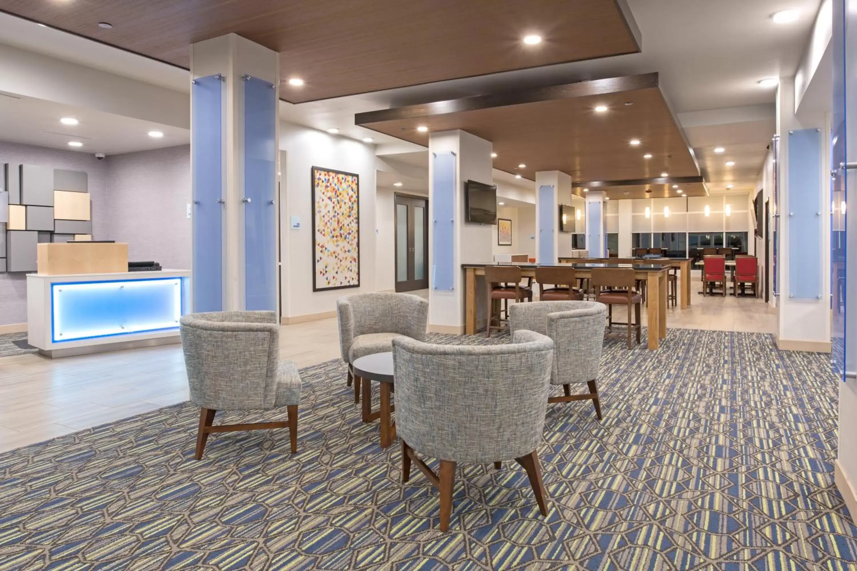 Property building, Swimming Pool in Holiday Inn Express & Suites Lincoln I - 80, an IHG Hotel