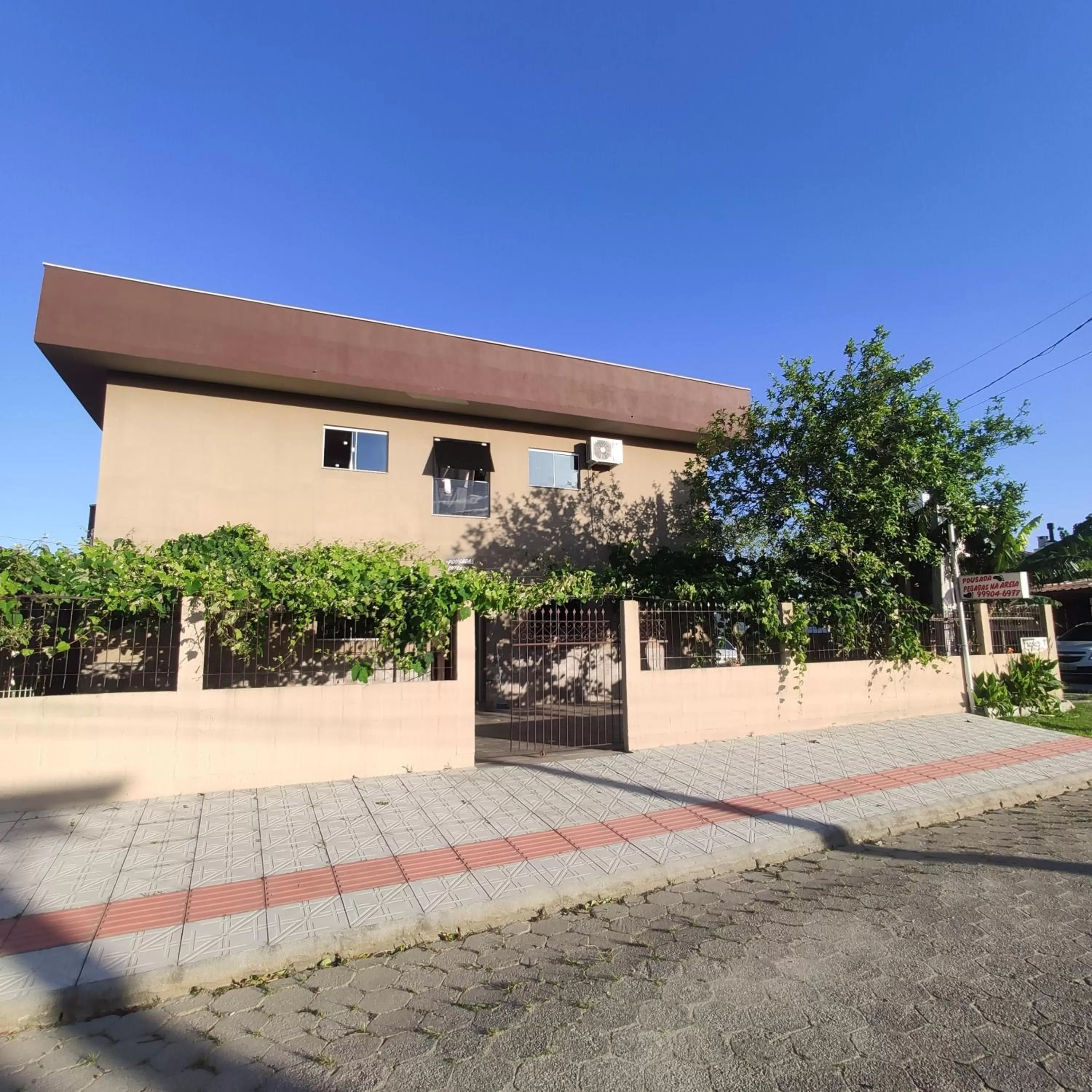 Property Building in Pousada Pegadas na Areia