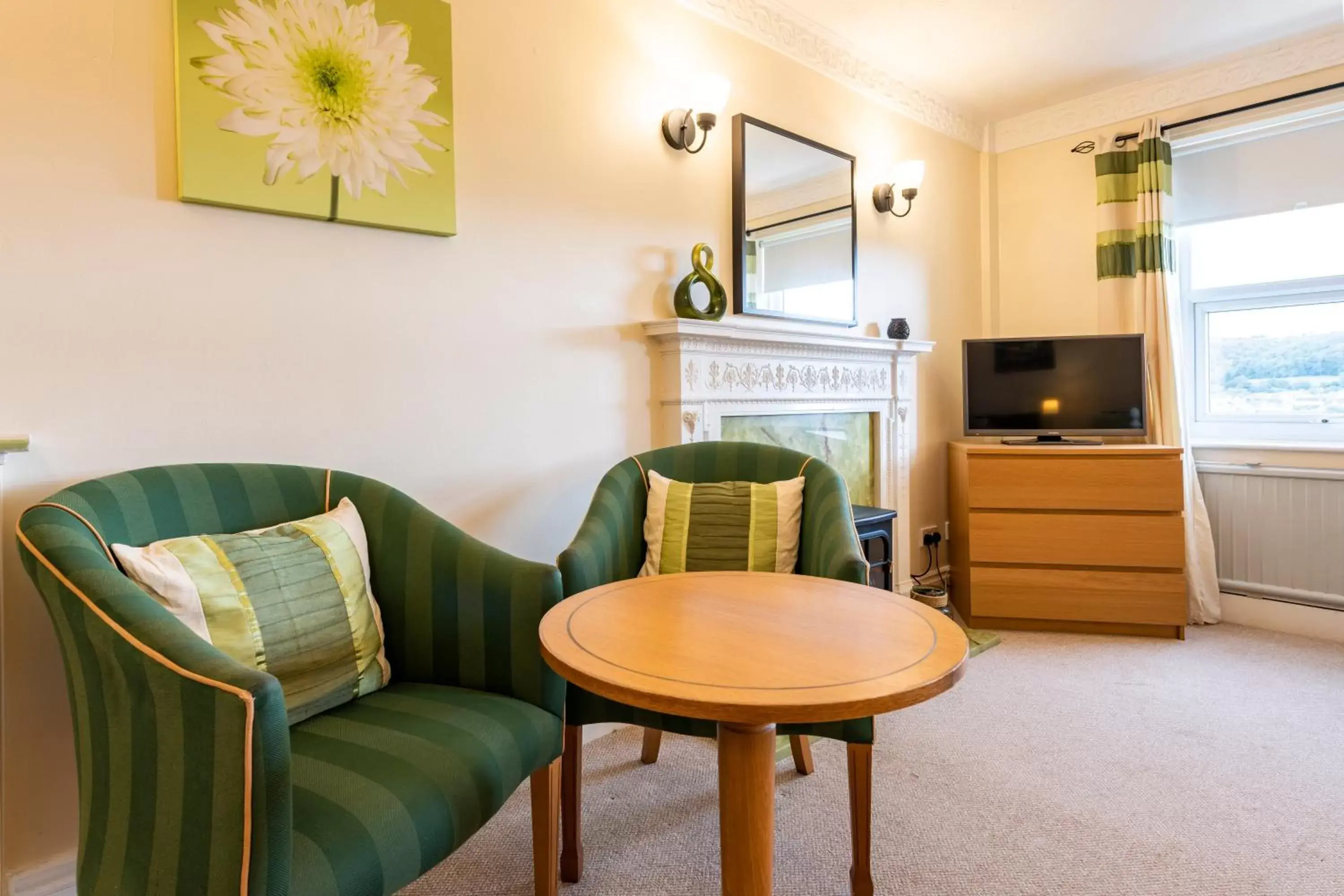 Bedroom, Seating Area in Swan Hotel