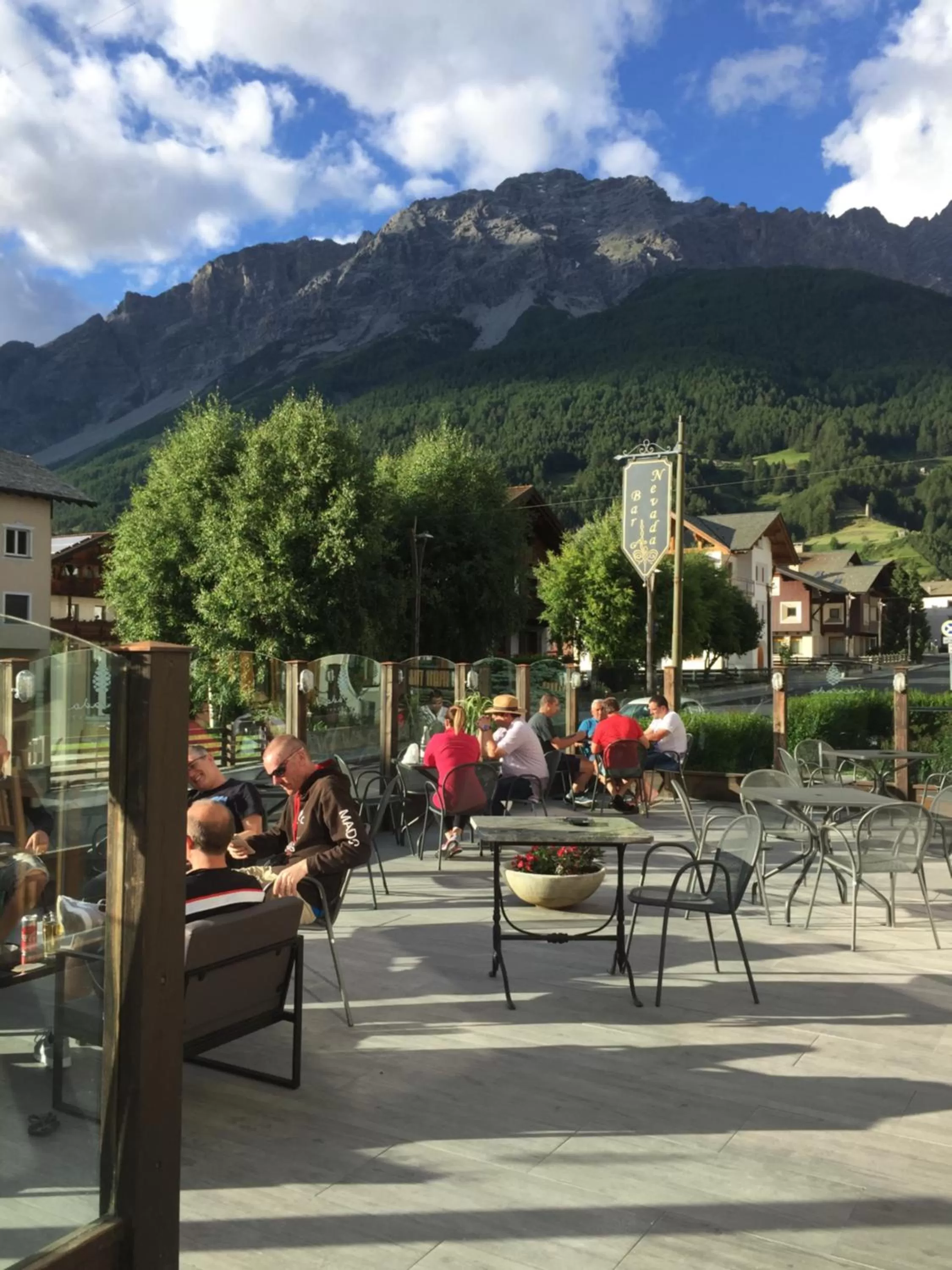 Restaurant/places to eat in Hotel Nevada