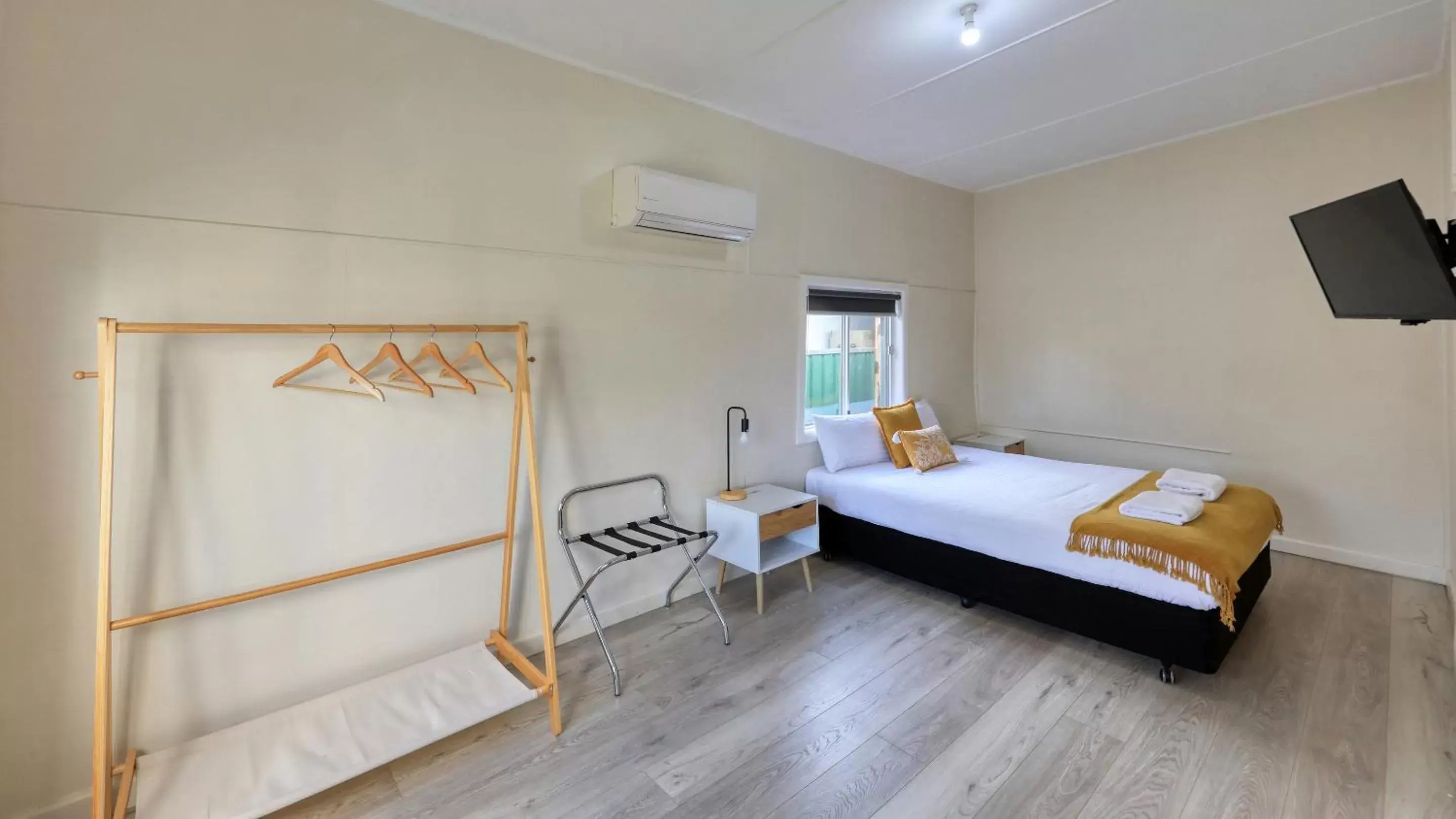 Bed in Castlereagh Lodge Motel