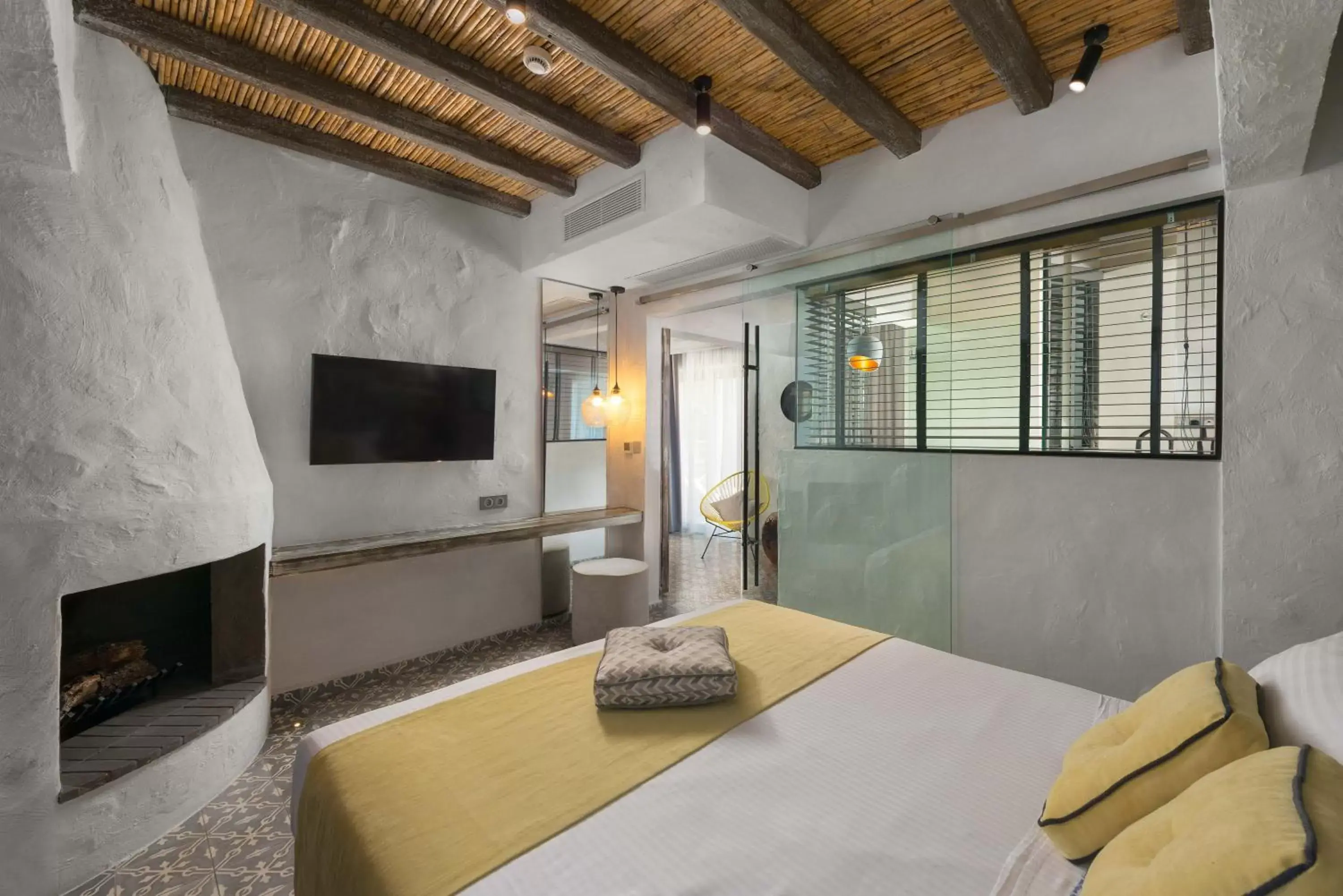 Bed, TV/Entertainment Center in Elakati Luxury Boutique Hotel - Adults Only