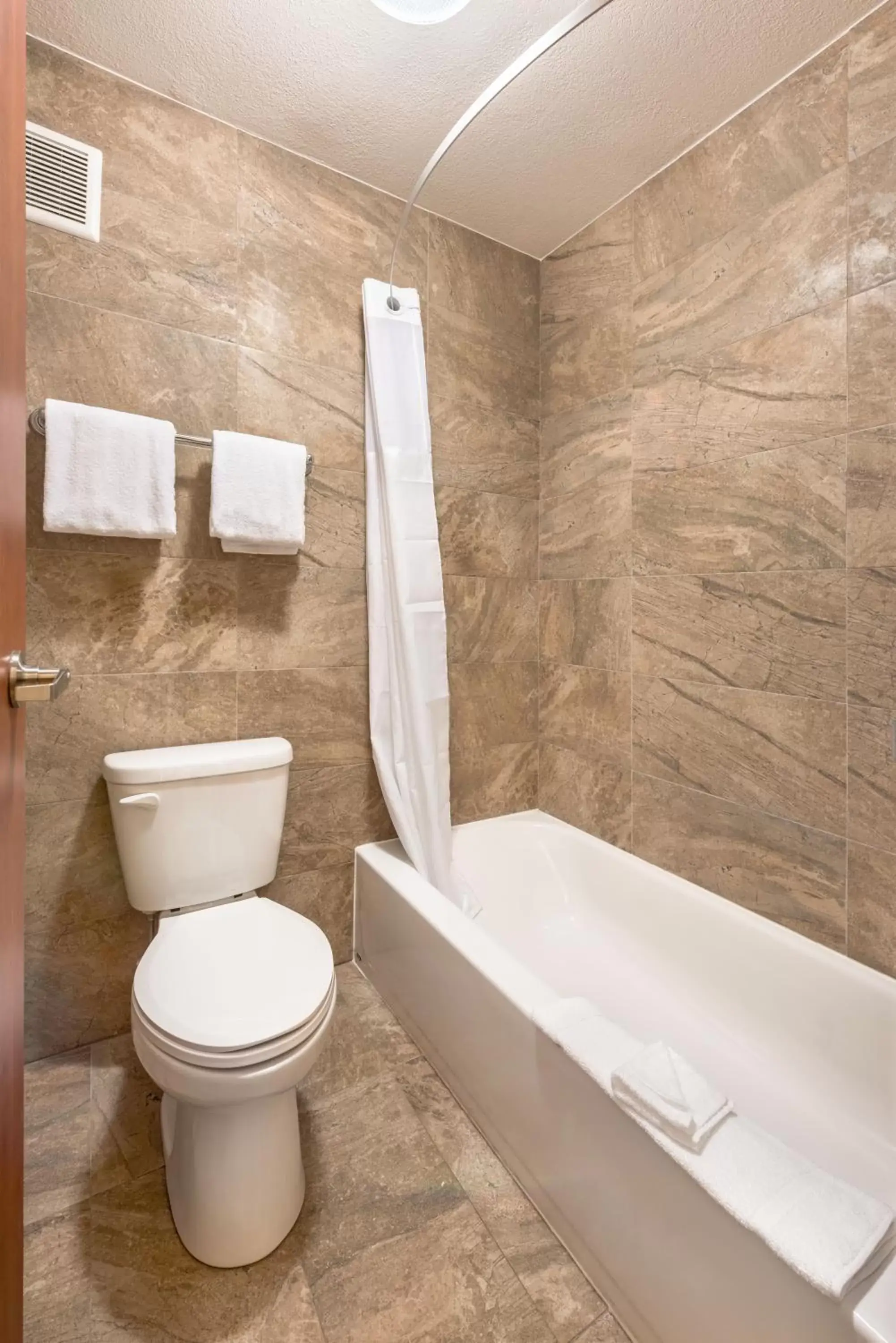 Shower, Bathroom in Ellis Island Hotel Casino & Brewery