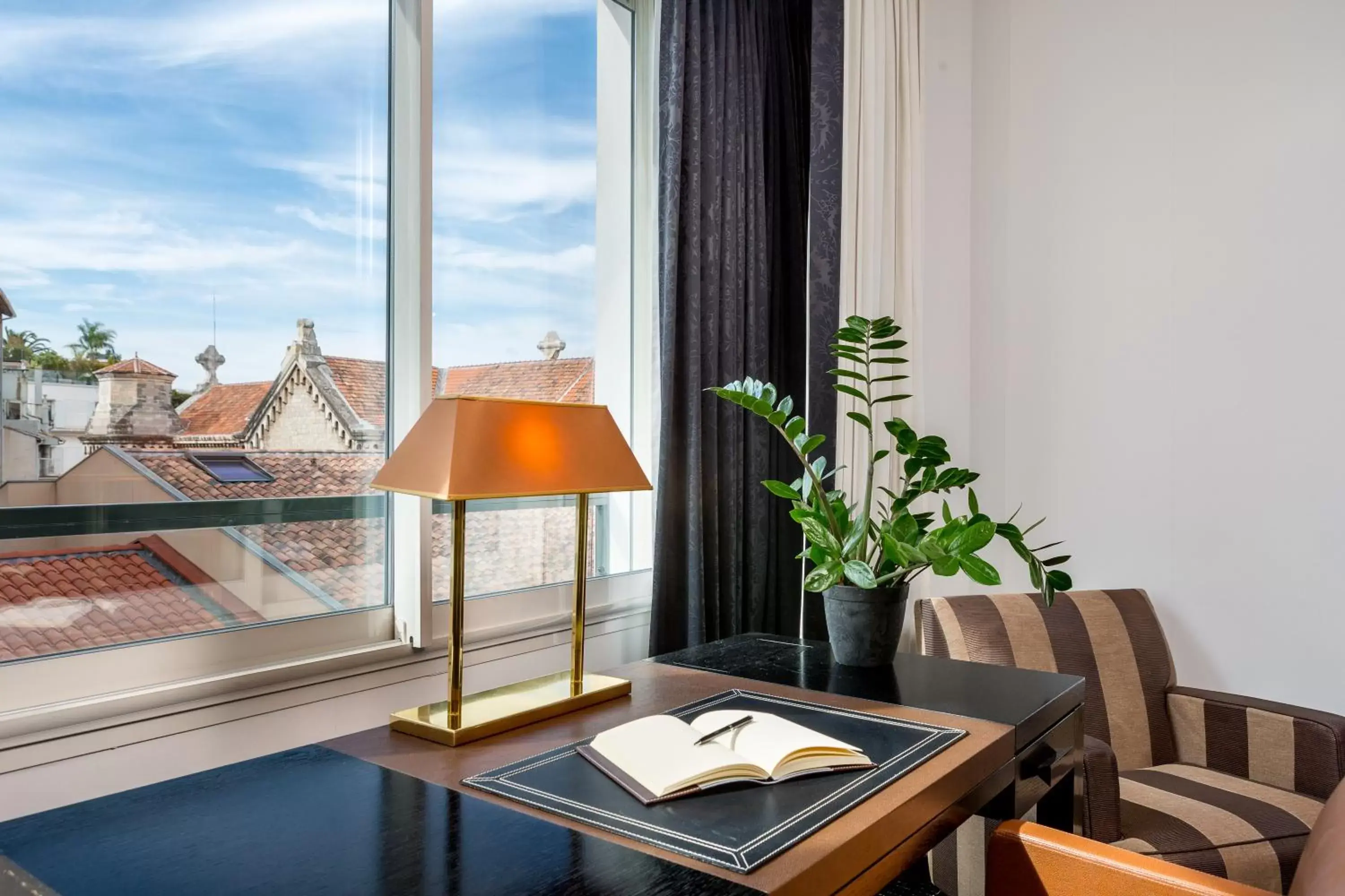 Bedroom in Hôtel Barrière Le Majestic Cannes