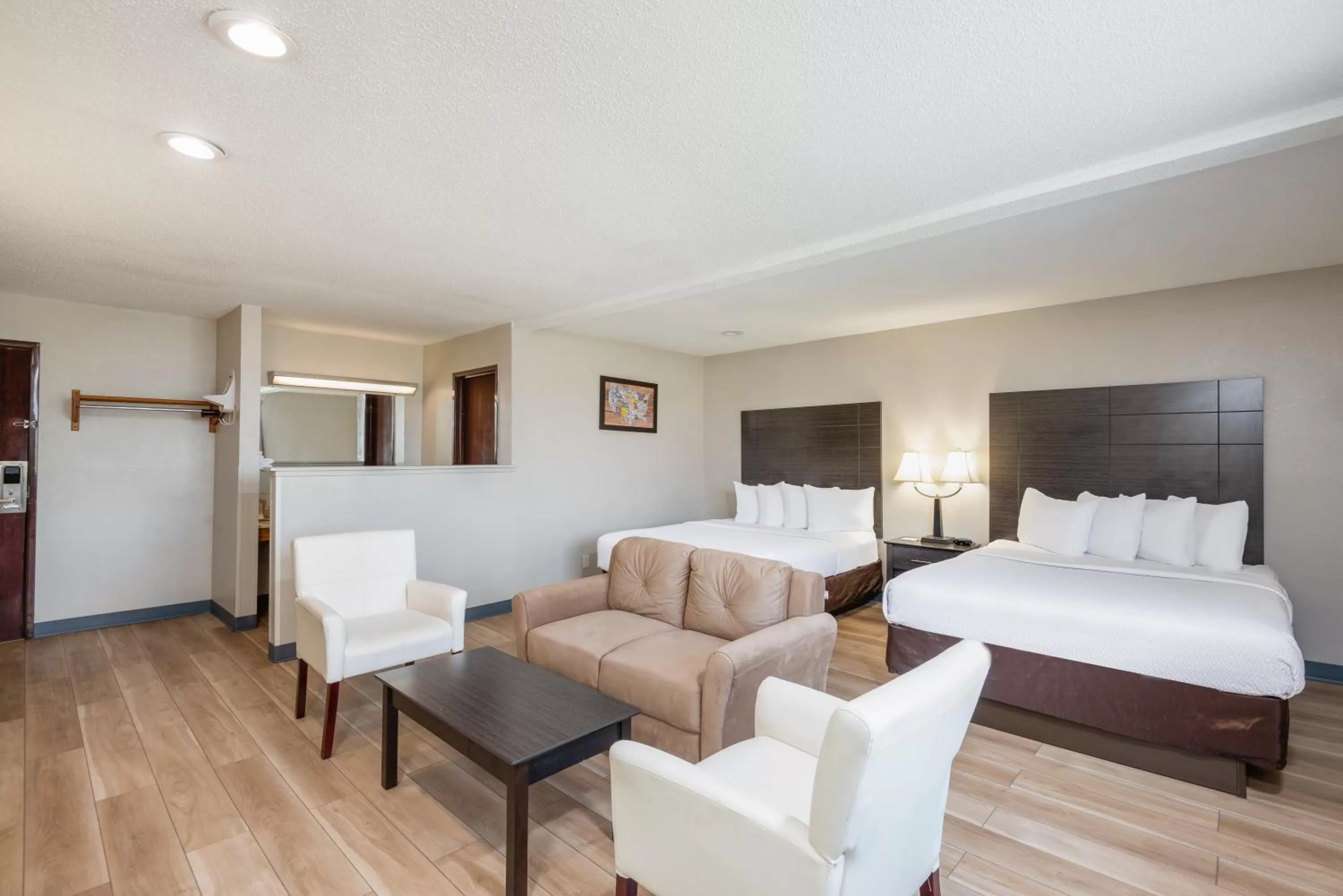 Bed in Days Inn by Wyndham Somerset PA I-70 I-76