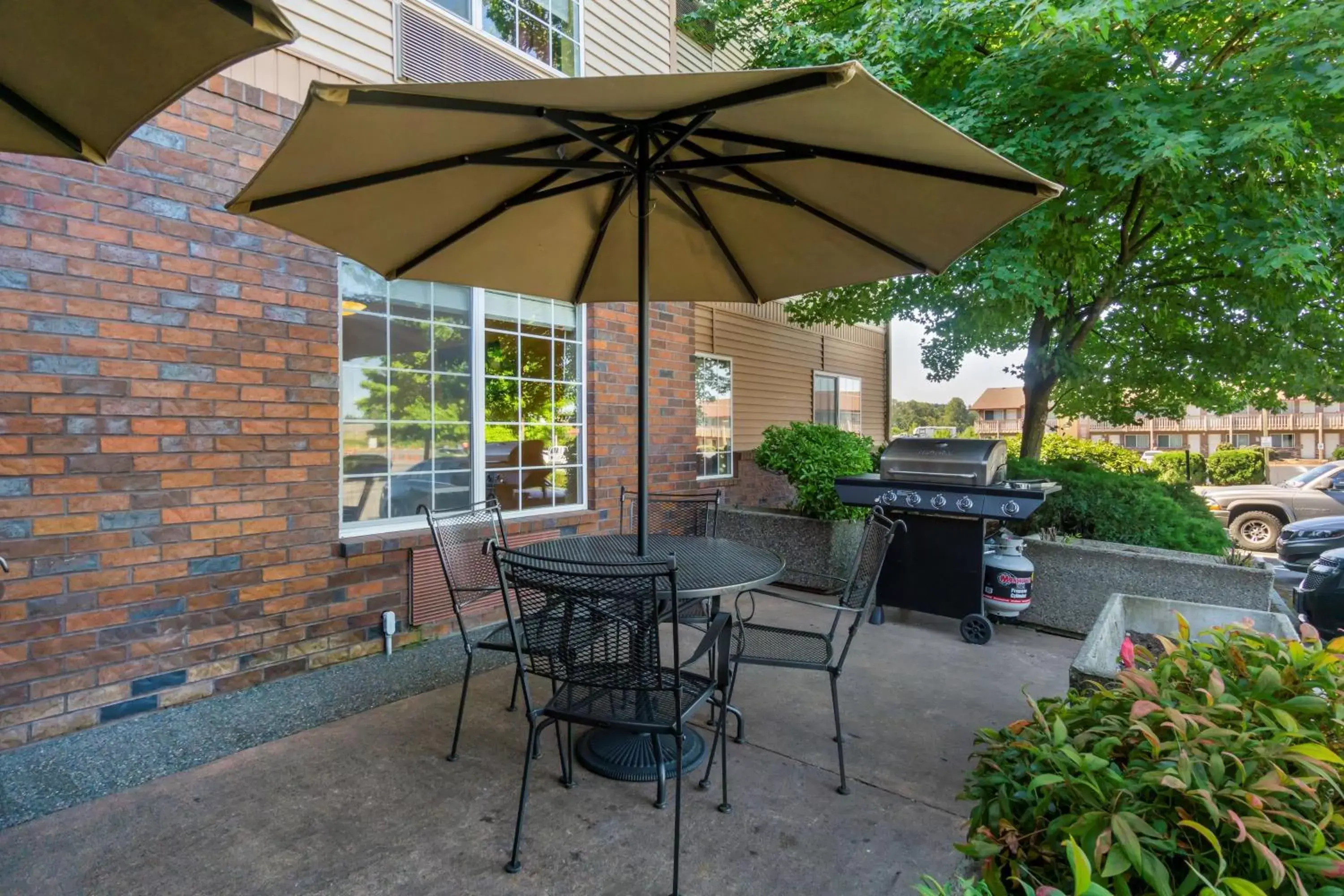 Property building in Best Western Plus Park Place Inn & Suites Property building in Best Western Plus Park Place Inn & Suites