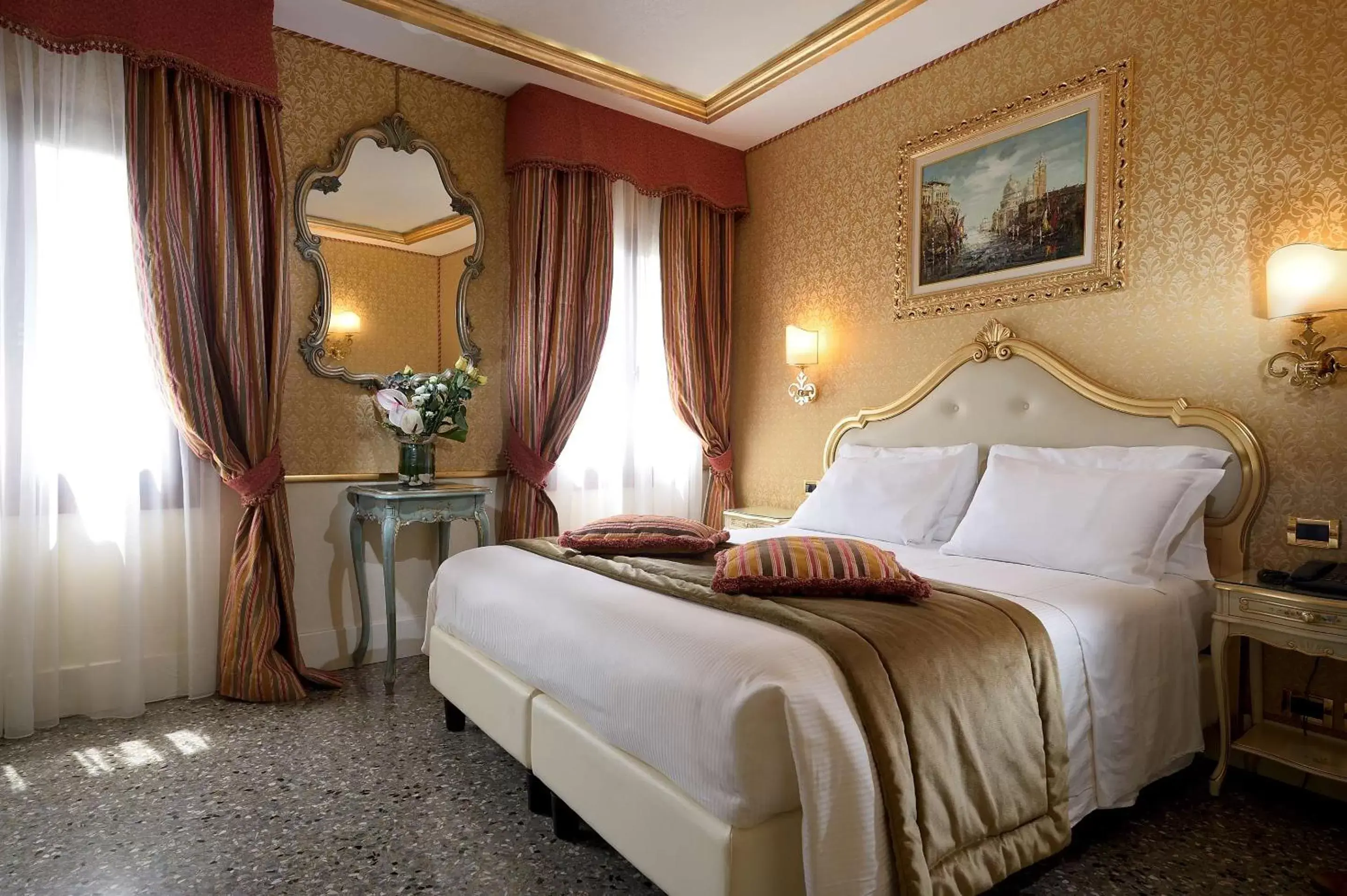 Bedroom, Bed in Hotel Olimpia Venice, BW Signature Collection