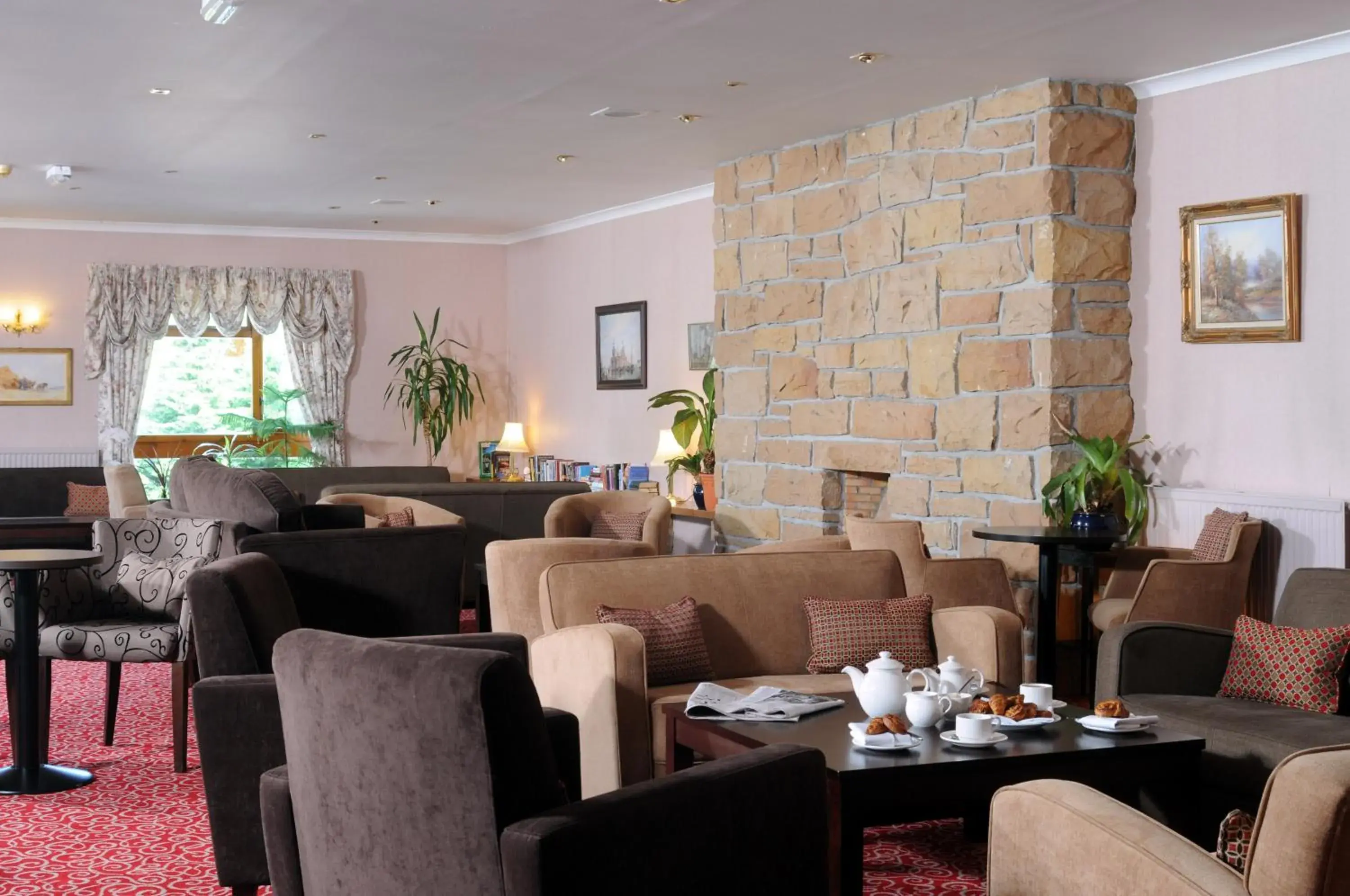 Communal lounge/ TV room, Restaurant/Places to Eat in Highlander Hotel ‘A Bespoke Hotel’