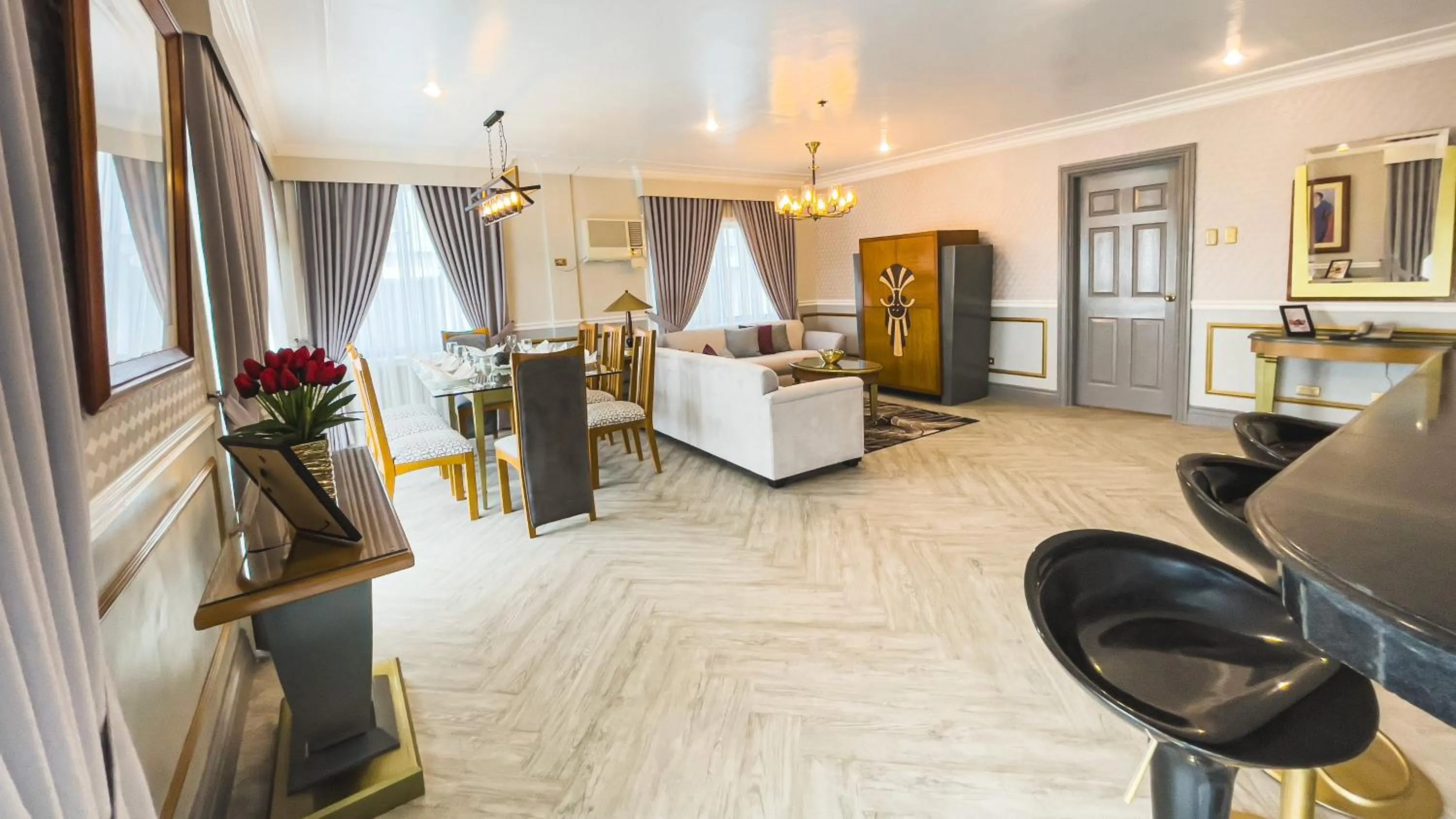 Living room in Miramar Hotel