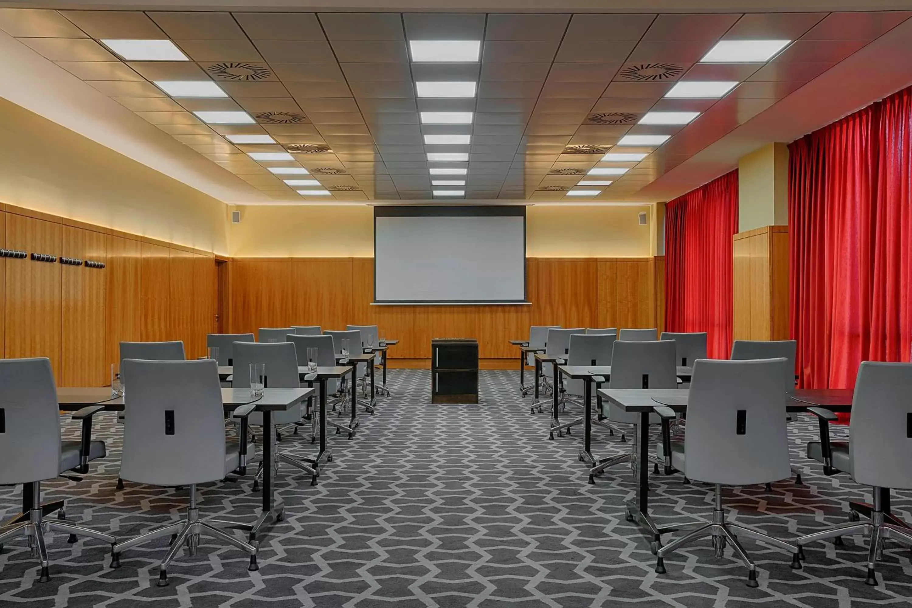 Meeting/conference room in Le Meridien Oran Hotel