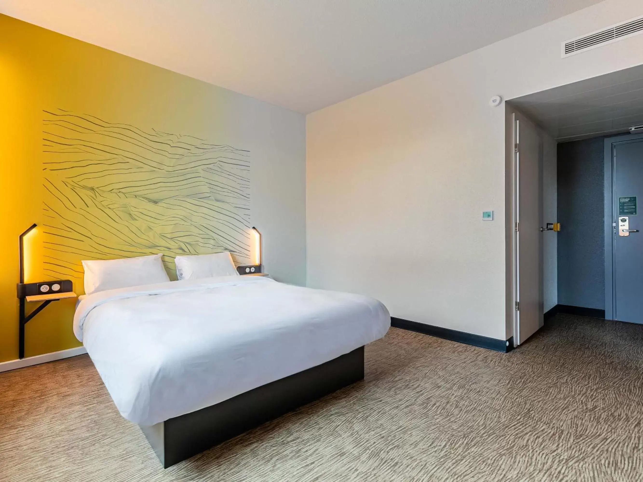 Double Room - Disability Access in B&B HOTEL Sélestat Centre-Alsace Double Room - Disability Access in B&B HOTEL Sélestat Centre-Alsace