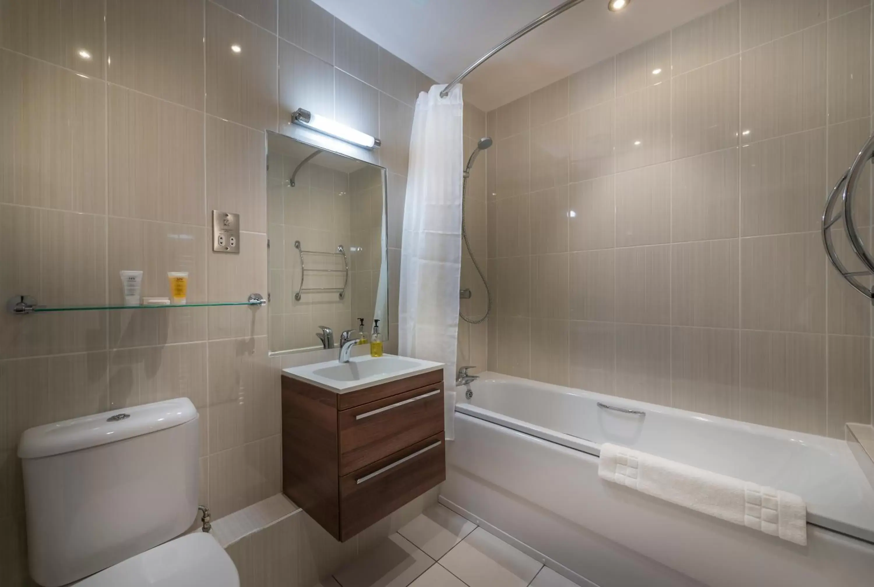 Bathroom in The Three Swans Hotel, Market Harborough, Leicestershire