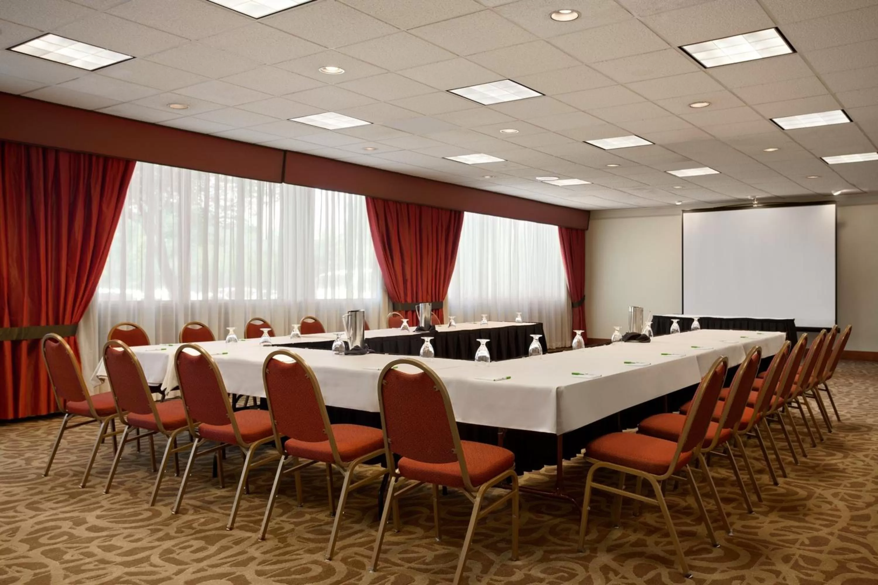 Meeting/conference room in Holiday Inn Portland-Airport I-205 by IHG